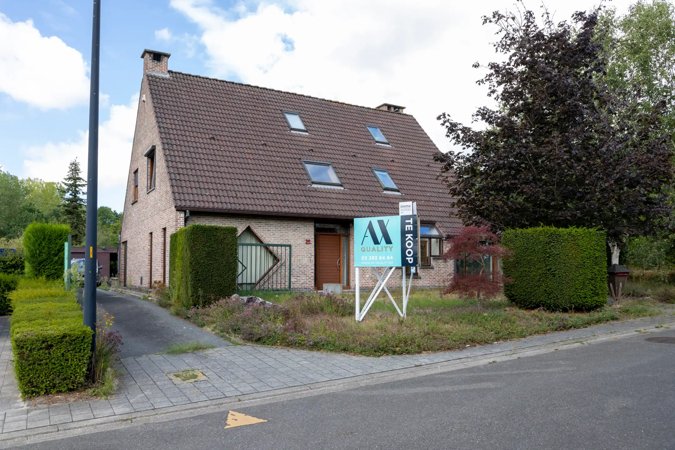Ruime open bebouwing met 4 slaapkamers, dubbele garage en praktijkruimte in Puurs foto {{pictureIndex}}