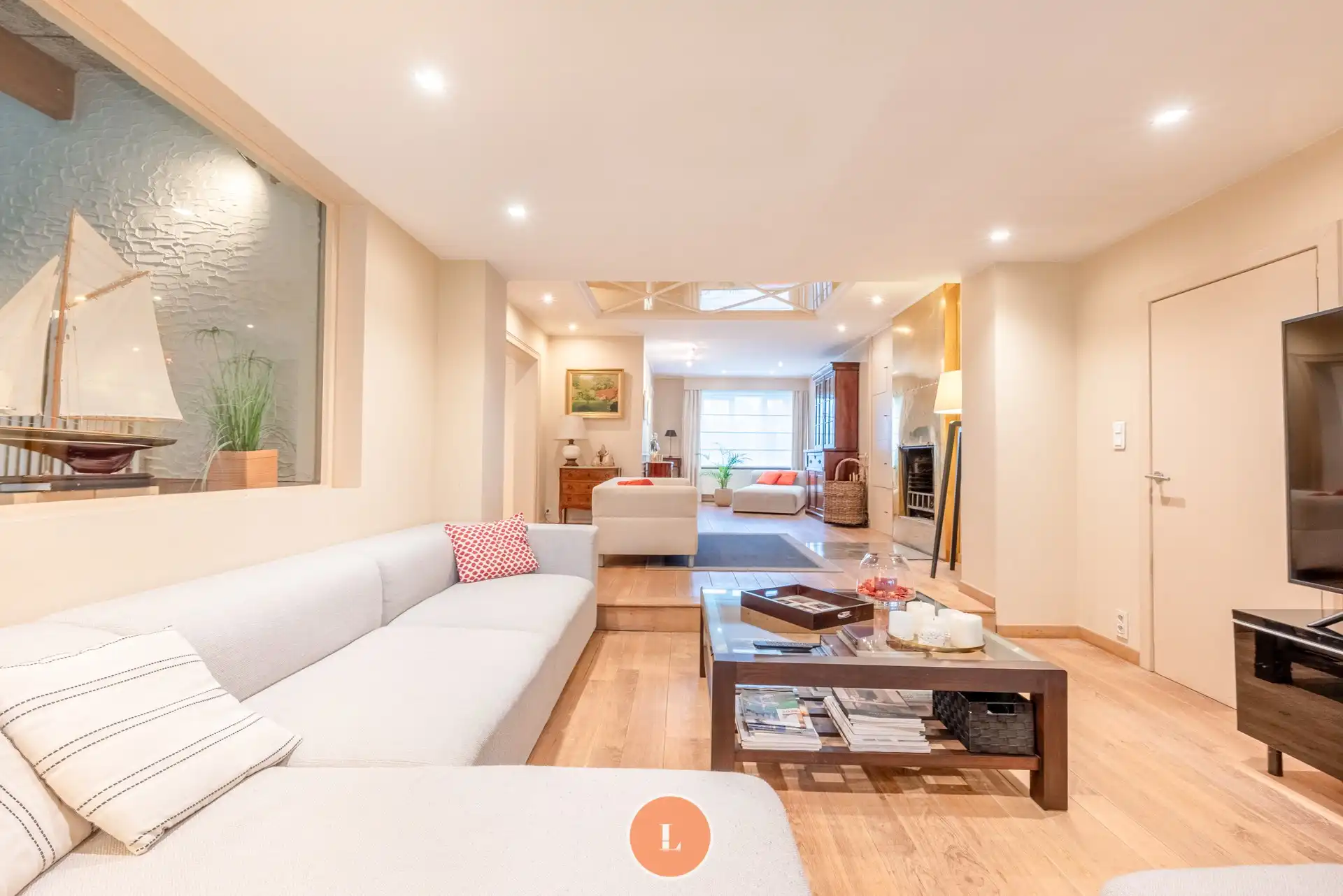 Statige villa met binnenzwembad, polyvalente ruimte en groene privacy foto 7