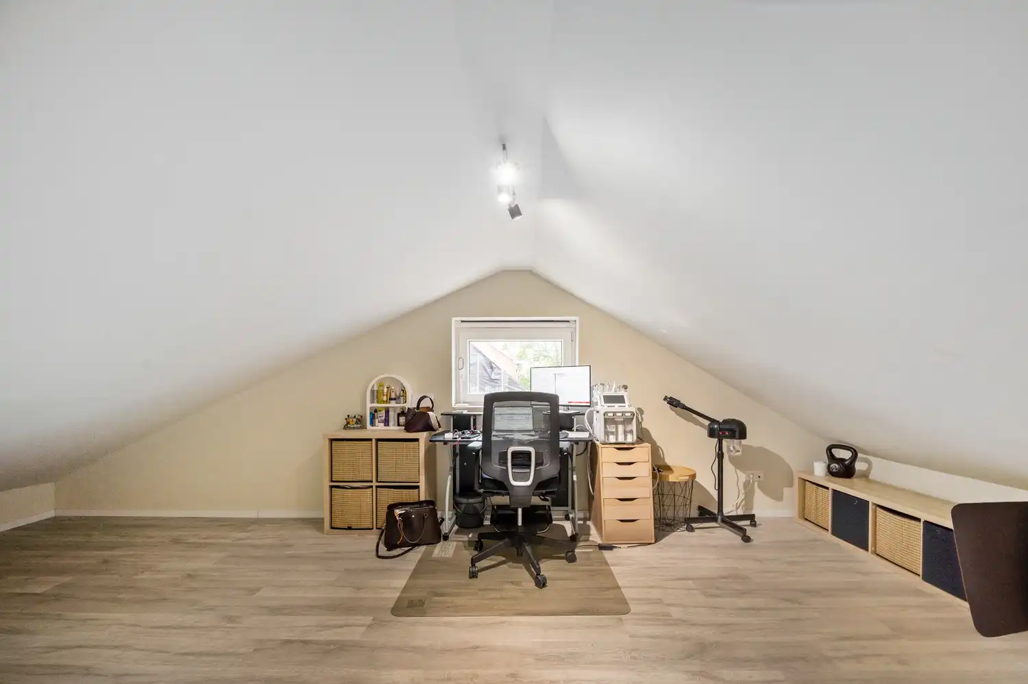 Gerenoveerde woning met 5 slpkrs en 2 badkamers op perceel van 2527m² te Onze-Lieve-Vrouw-Waver foto 19