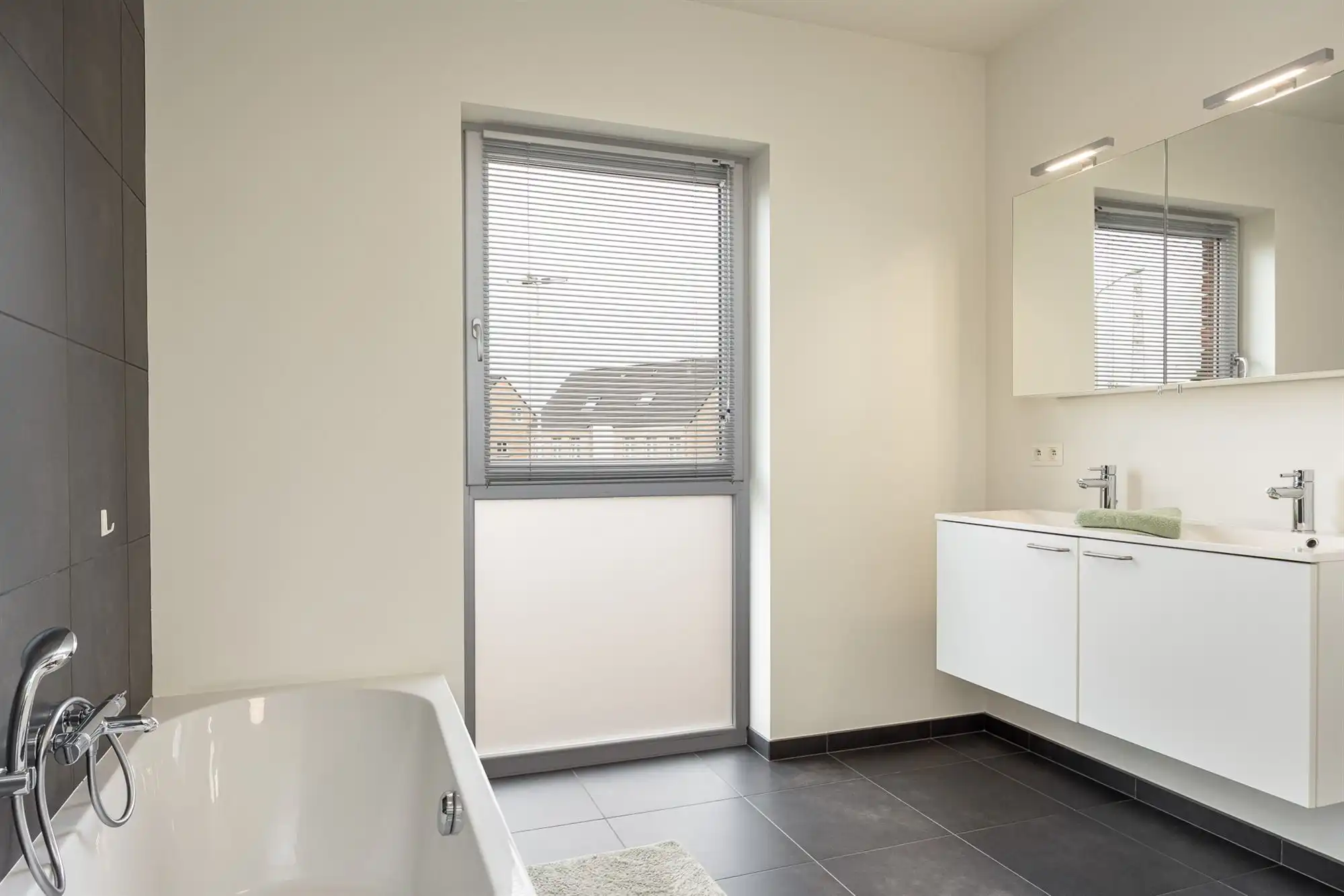 Instapklare moderne woning met 4 slpk. en tuin foto 19