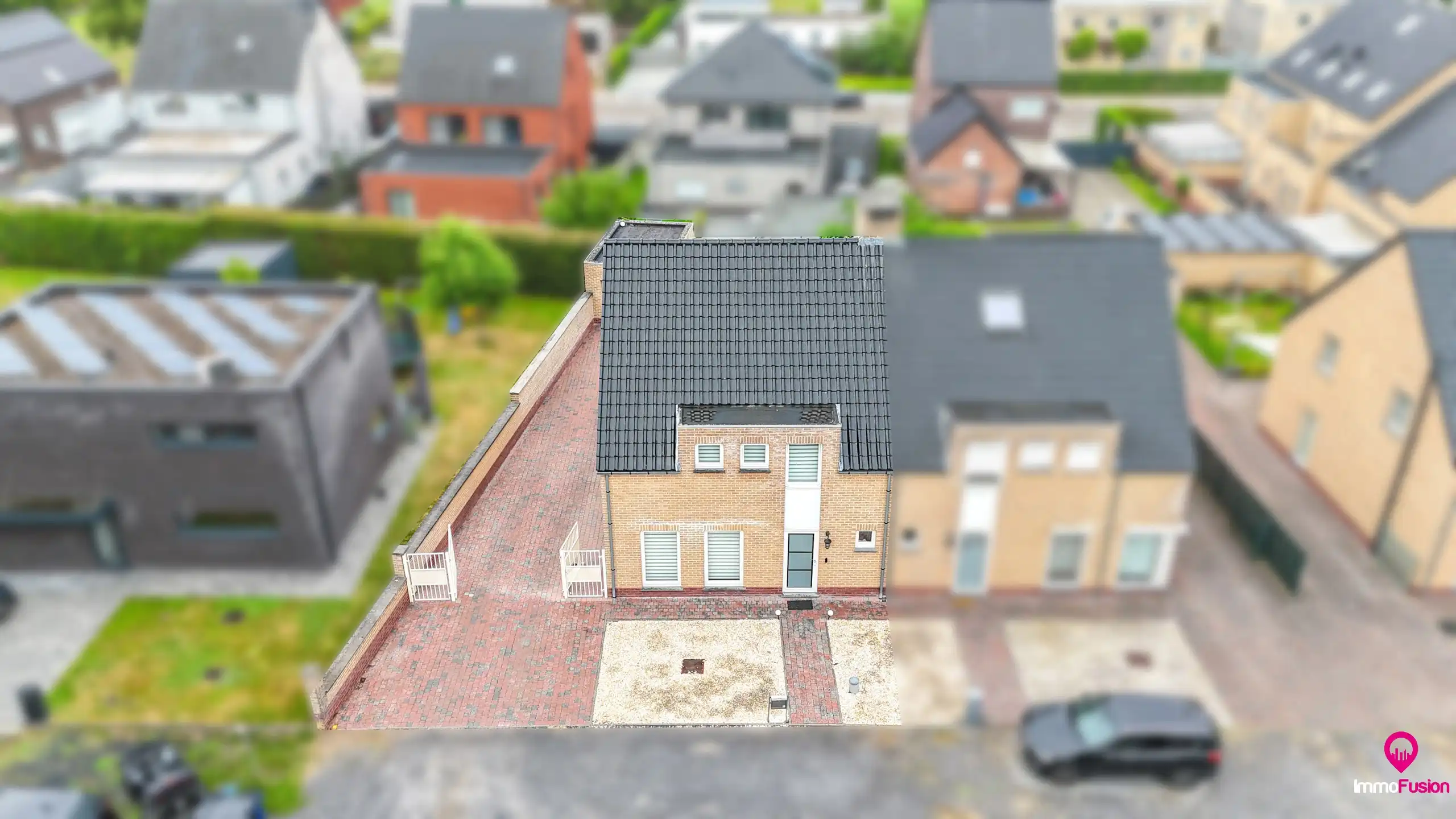 Instapklare woning met 3 slpks, tuin en garage in Lillo! foto 2