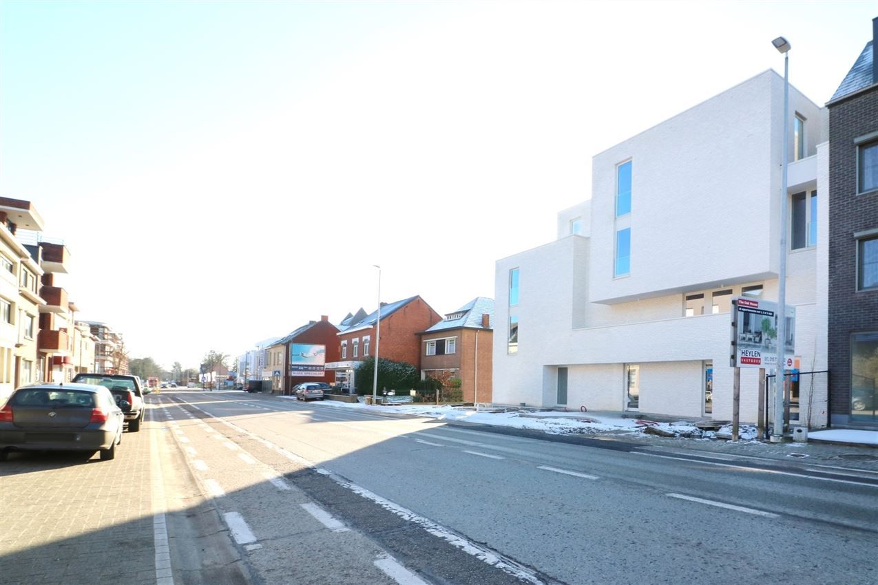 Gelijkvloers app. met twee slpk, ruim terras en autostaanplaats in centrum foto 27
