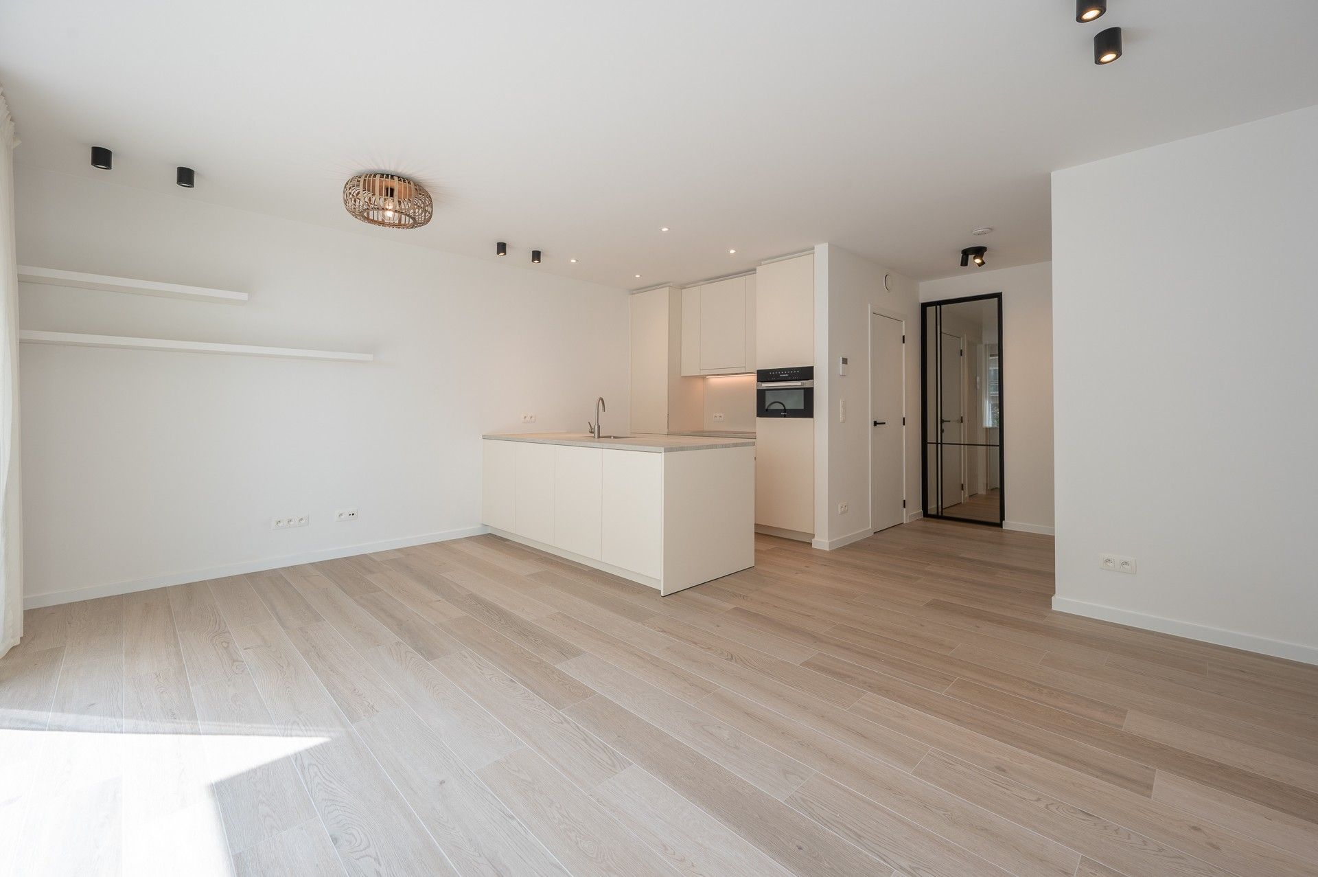Ongemeubeld: nieuwbouw appartement met zijdelings zeezicht! foto 2