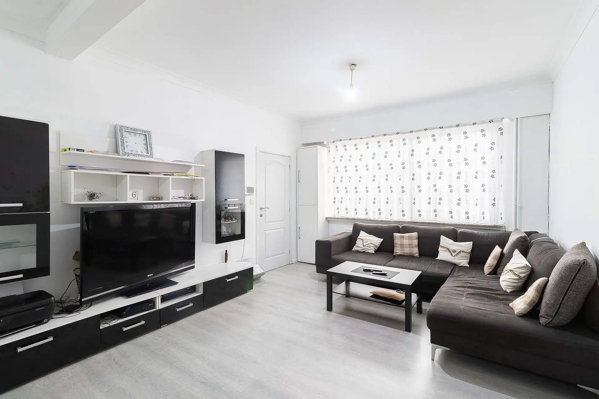 Ruime rijwoning met vijf slaapkamers en tuin foto 2