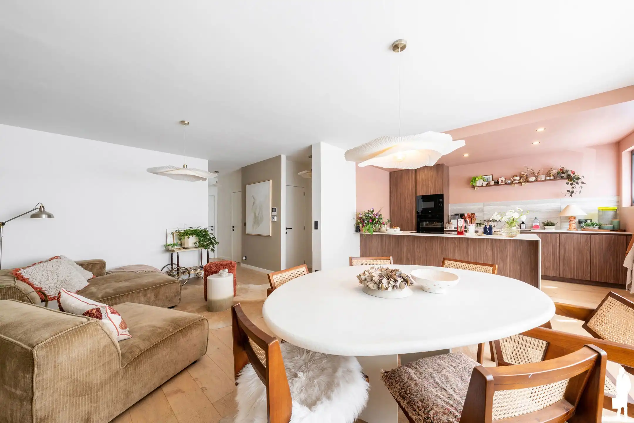 Gerenoveerd appartement met 2 slpks, tuin en autostaanplaats foto 8