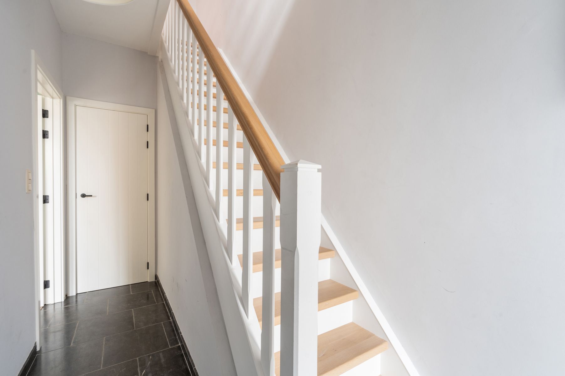 TE KOOP - totaal gerenoveerde woning met 4 slpks te Affligem foto 2