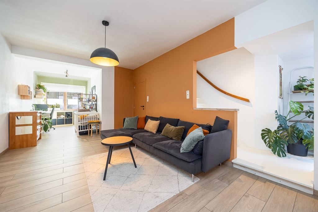Leuke starterwoning met carport foto 10