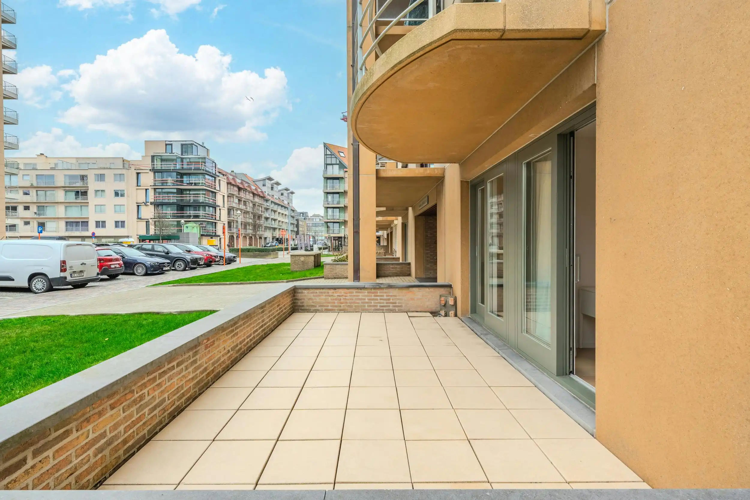 Uitzonderlijk ruim appartement met drie slaapkamers foto 17