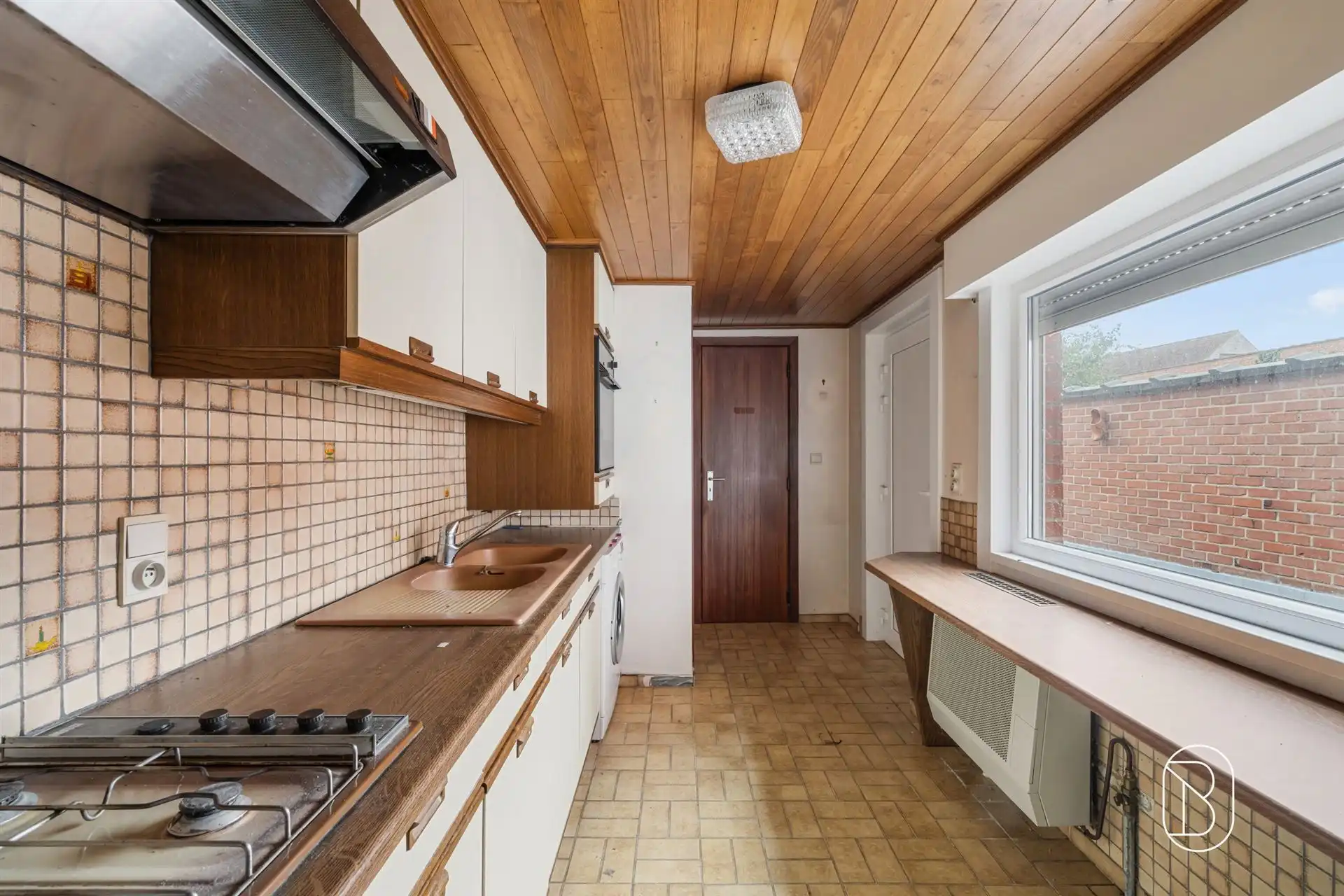 Te renoveren gezinswoning met 3 slaapkamers en grote tuin! foto 10