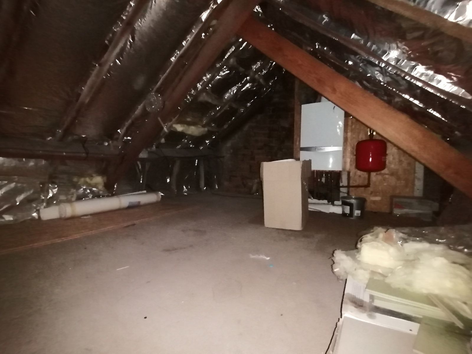 Gerenoveerde woning met 2 ruime slaapkamers, zolder en tuin in het centrum van Veurne te koop.  foto 11