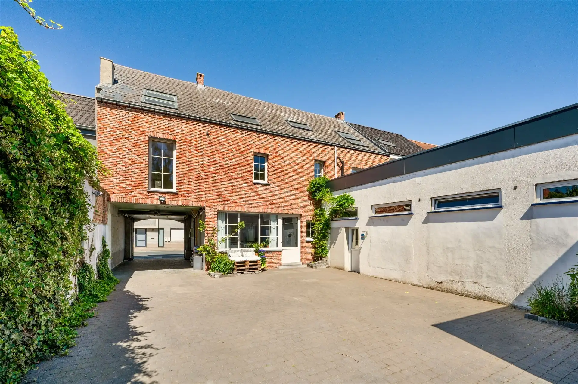 Ruime woning met multifunctioneel bijgebouw en grote tuin foto 24