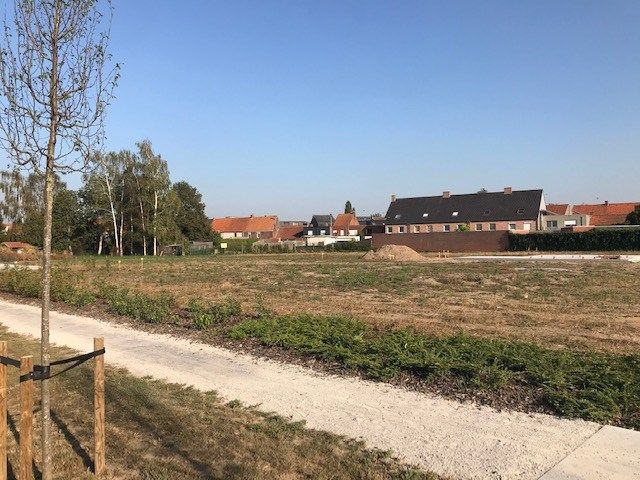 Lot bouwgrond van 681m² voor een alleenstaande woning foto 1