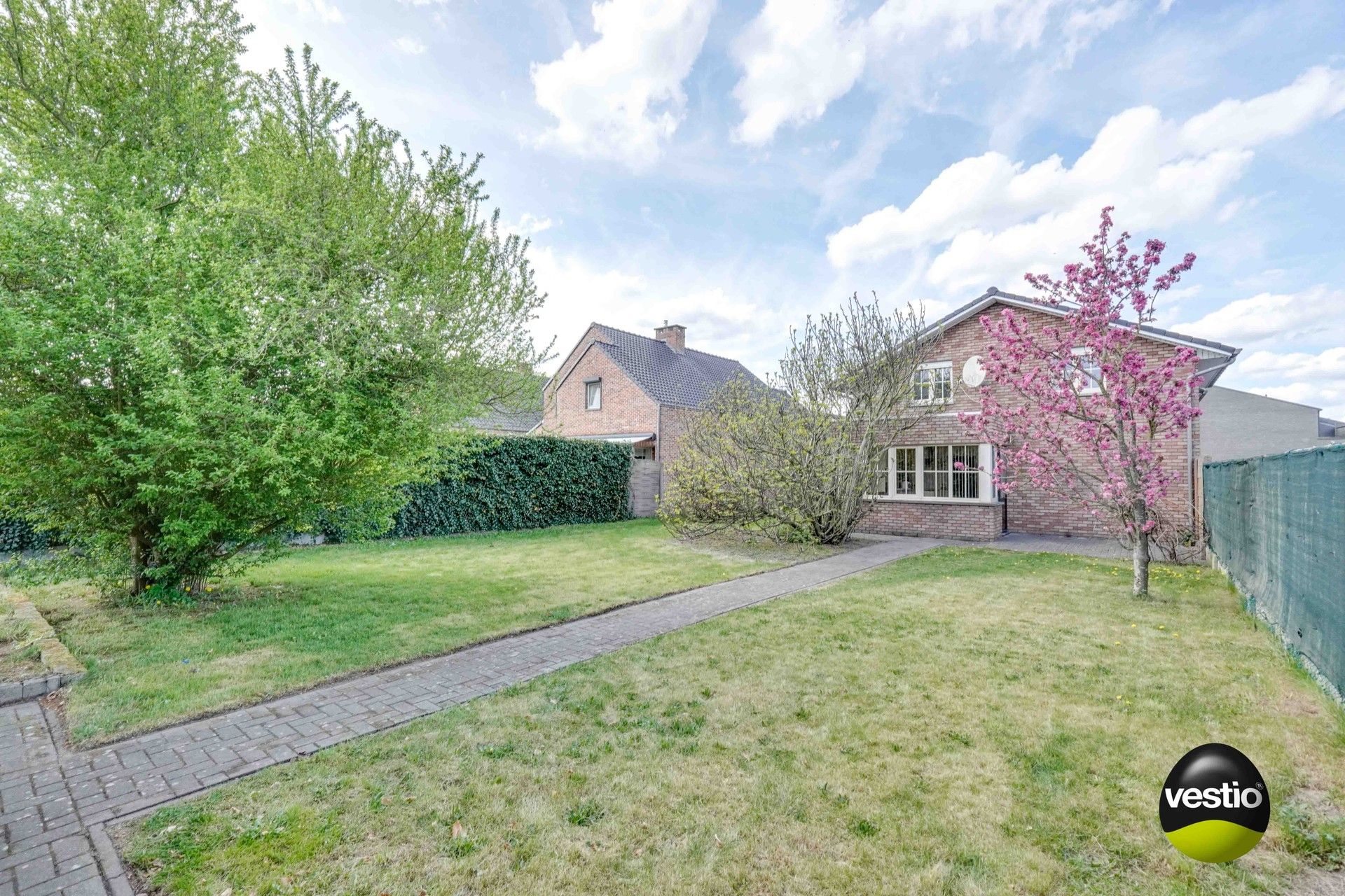 RUIME WONING OP RUSTIGE LOCATIE IN DOODLOPENDE STRAAT foto 3
