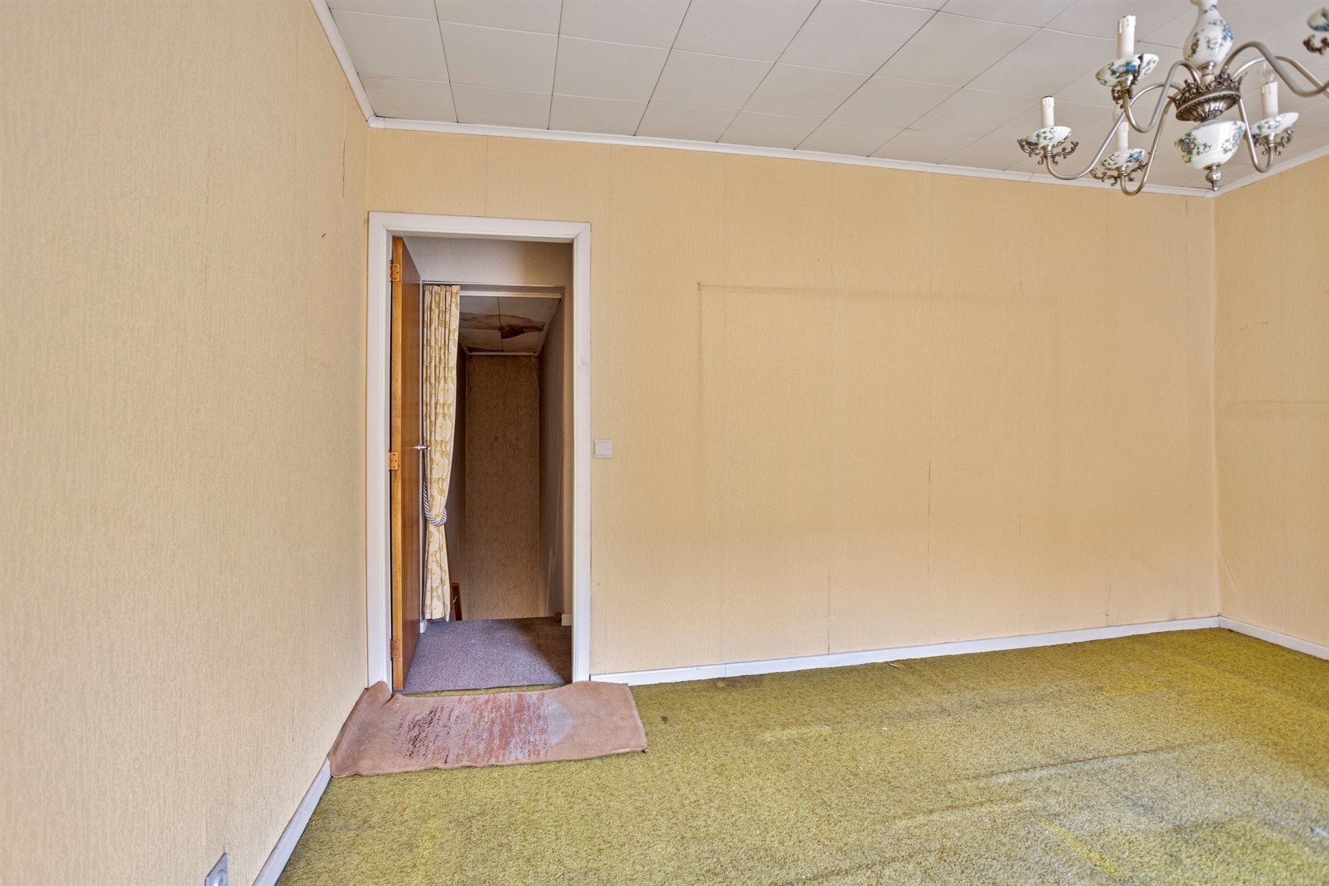 Te renoveren gezinswoning nabij het centrum van Sint-Niklaas foto 11