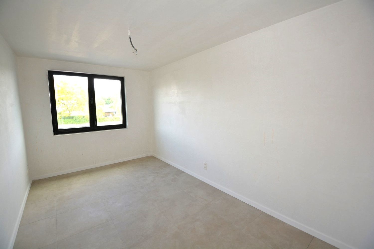 NIEUWBOUWWONING MET 3 SLK, TUIN EN PARKEERPLAATS! foto 8