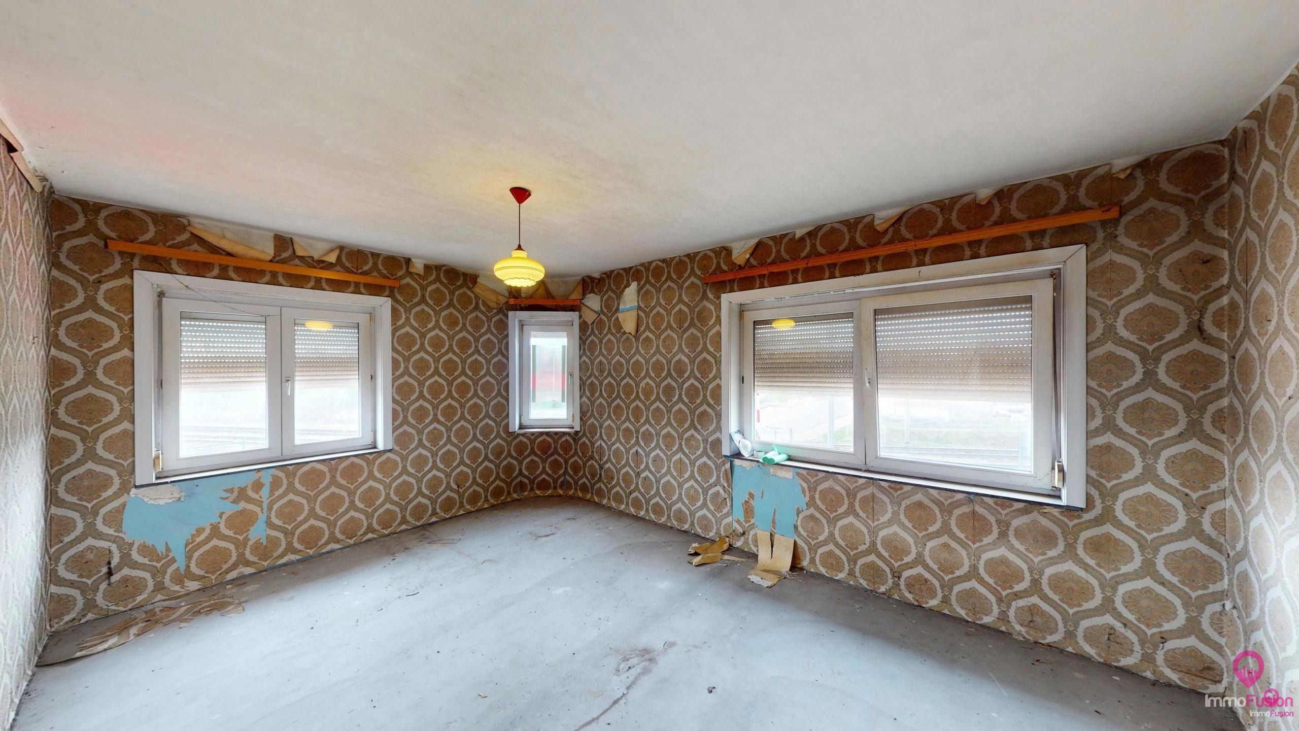 Uniek renovatieproject op centrale ligging met grote tuin! foto 13