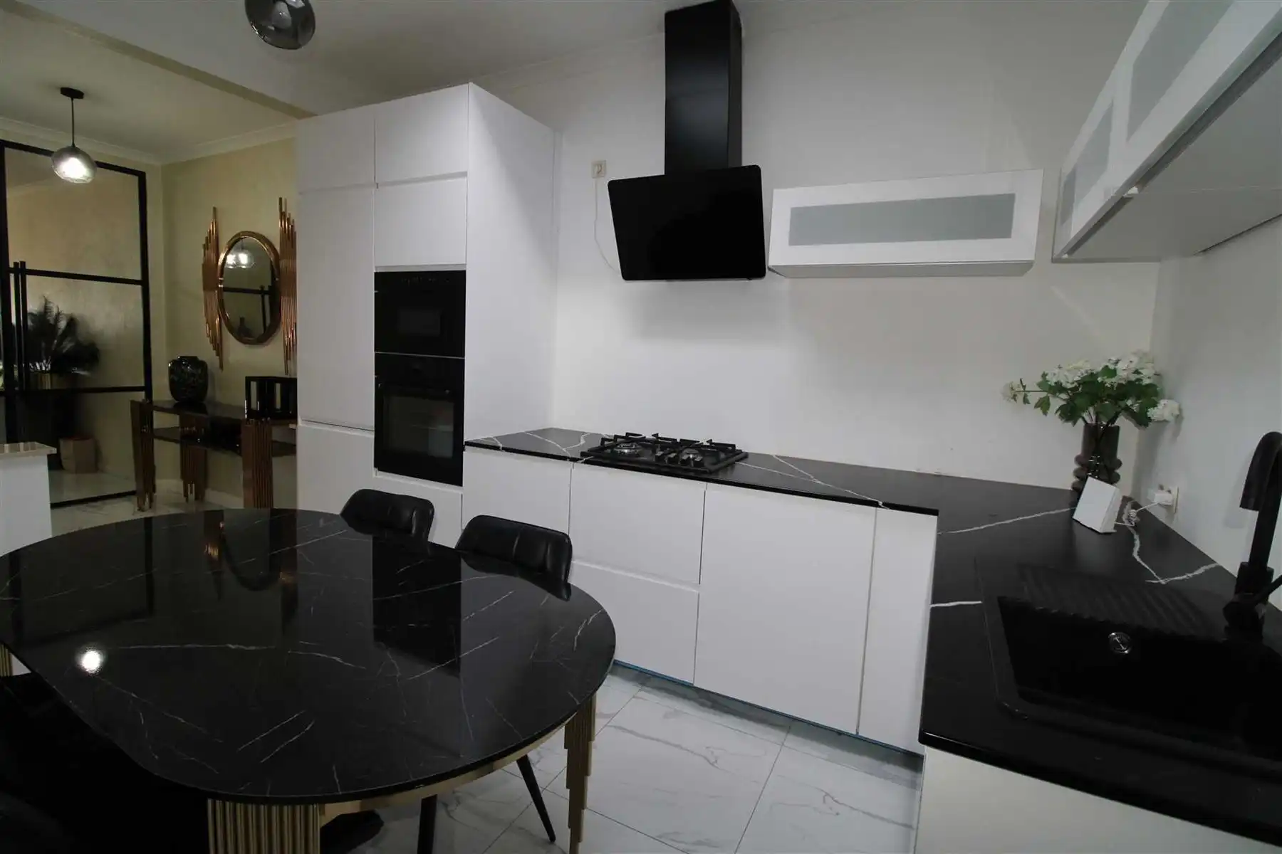 Hoboken: Gemeubeld appartement te huur foto 3