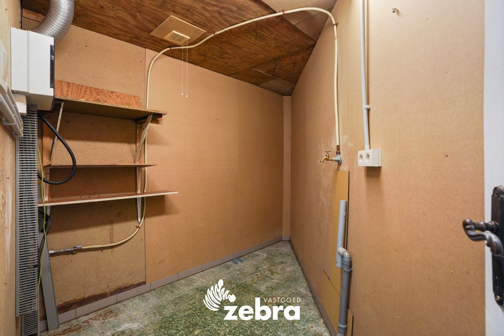 Deels gerenoveerde woning met twee slaapkamers te centrum Tielt! foto 11