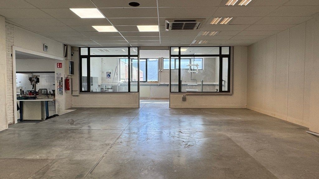 Kantoorruimte met stockageruimte te huur vlakbij klaverblad in Gent foto 15