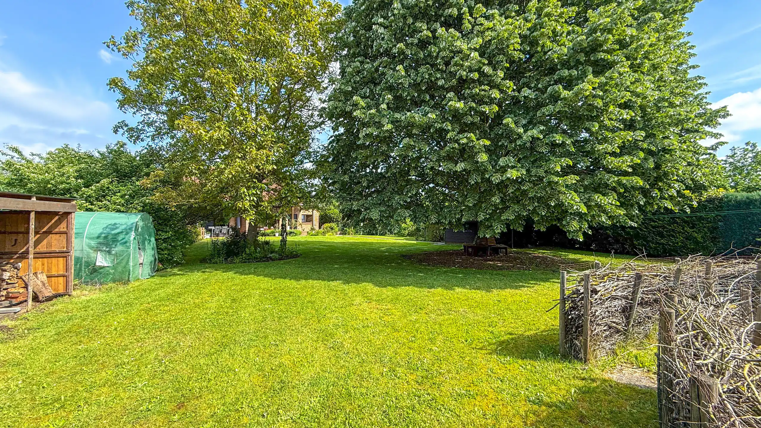 Ruime gezinswoning met 4 slaapkamers en prachtige tuin foto 47