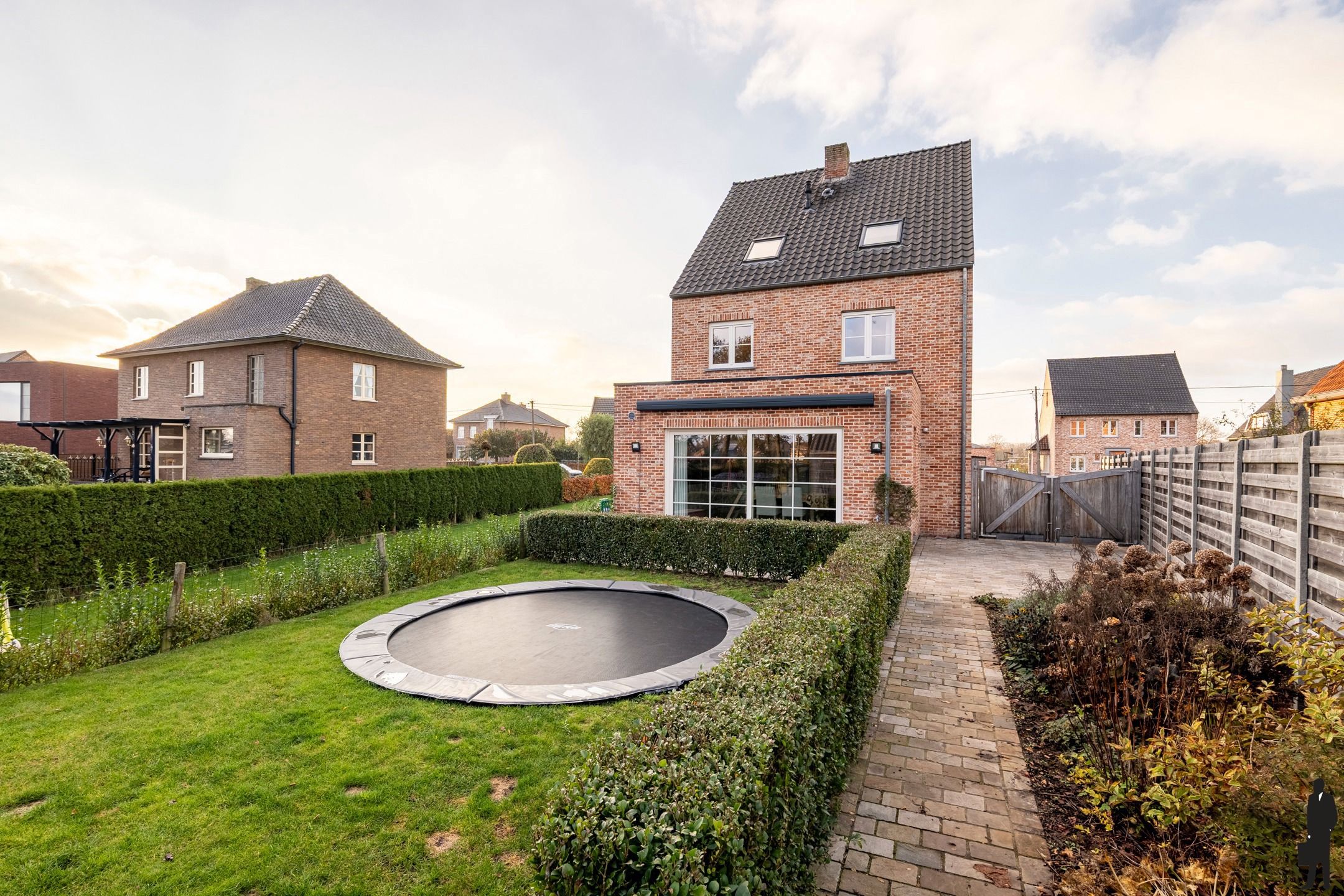 Recente, instapklare HOB-woning met 3 à 4 slpk. en bouwgrond foto 17