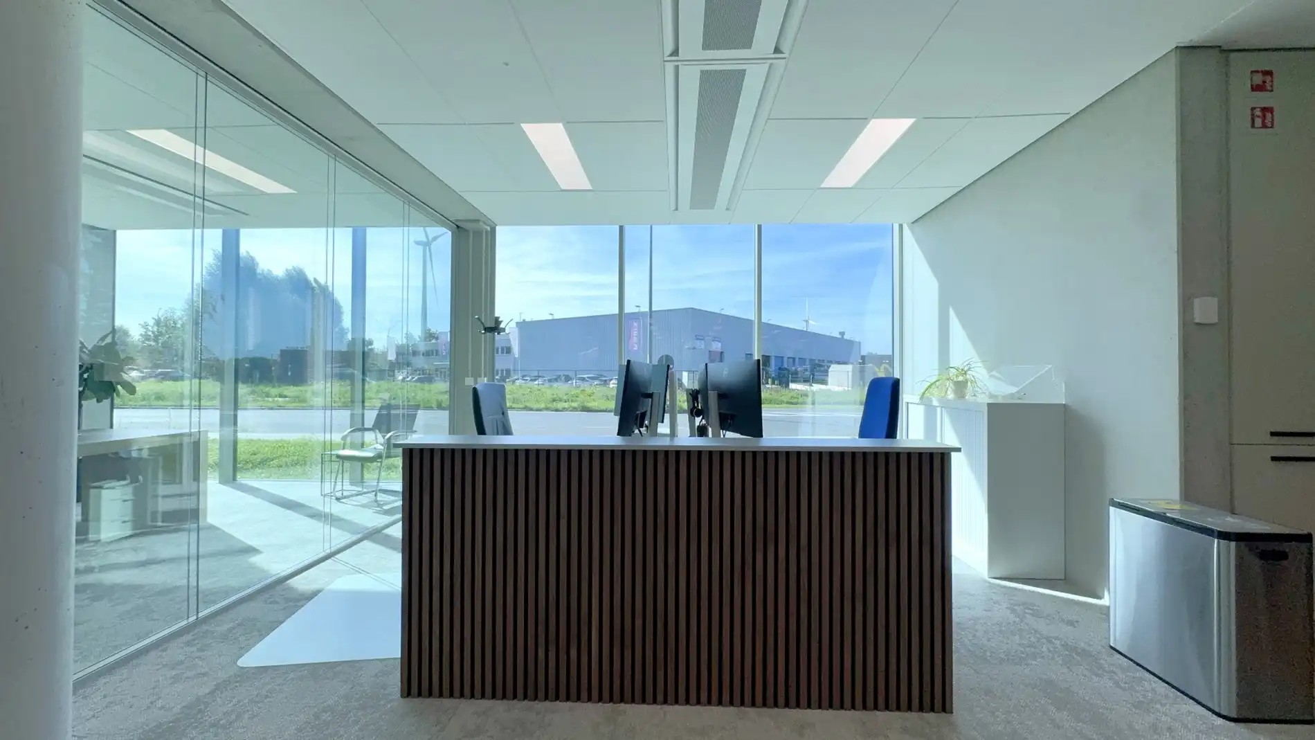 Energiezuinige kantoren te huur in Office Park aan E17 te Lokeren foto 6