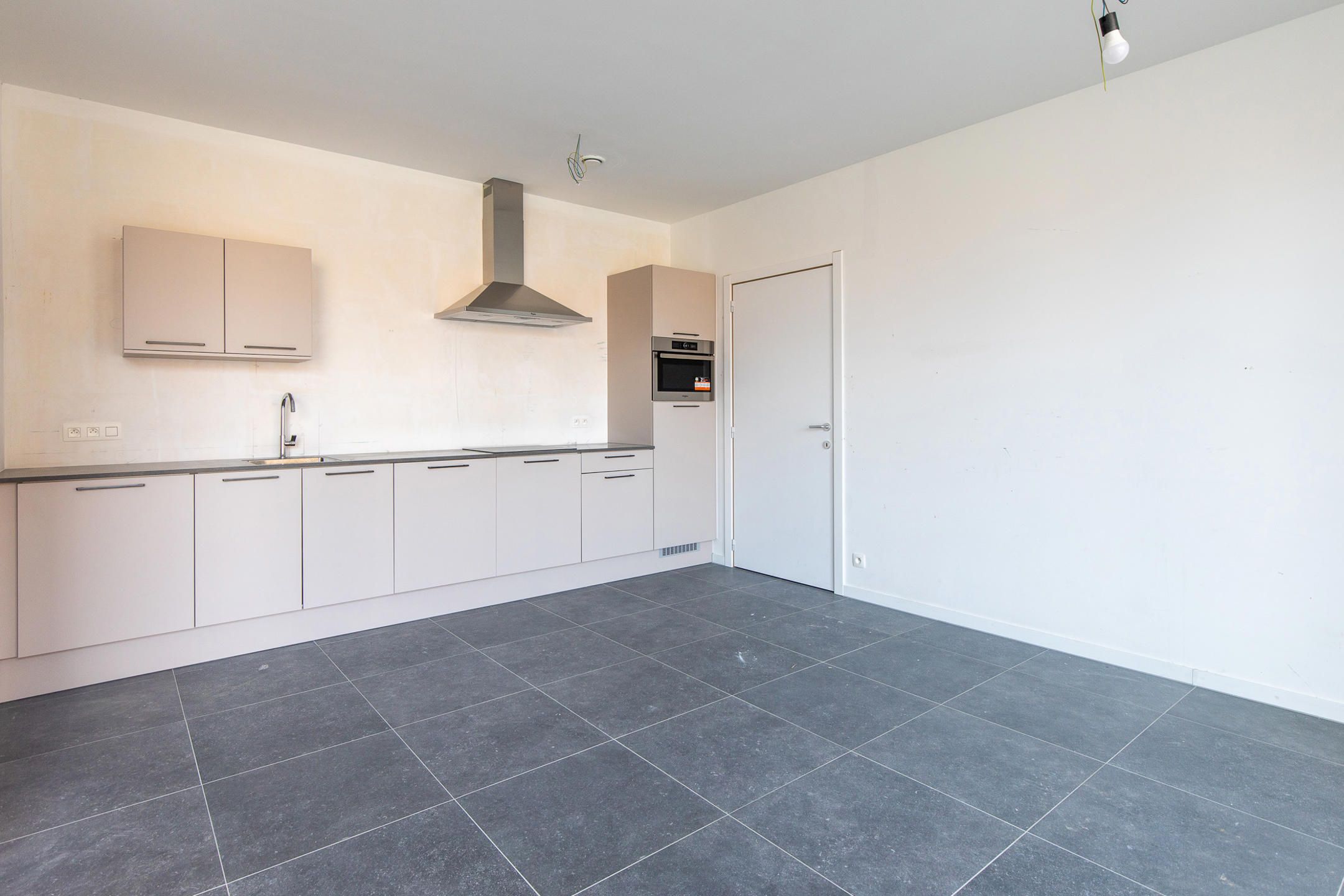 INSTAPKLAAR BEN-APPARTEMENT 77 m² 1 SLAAPKAMER- RUIM TERRAS foto 2