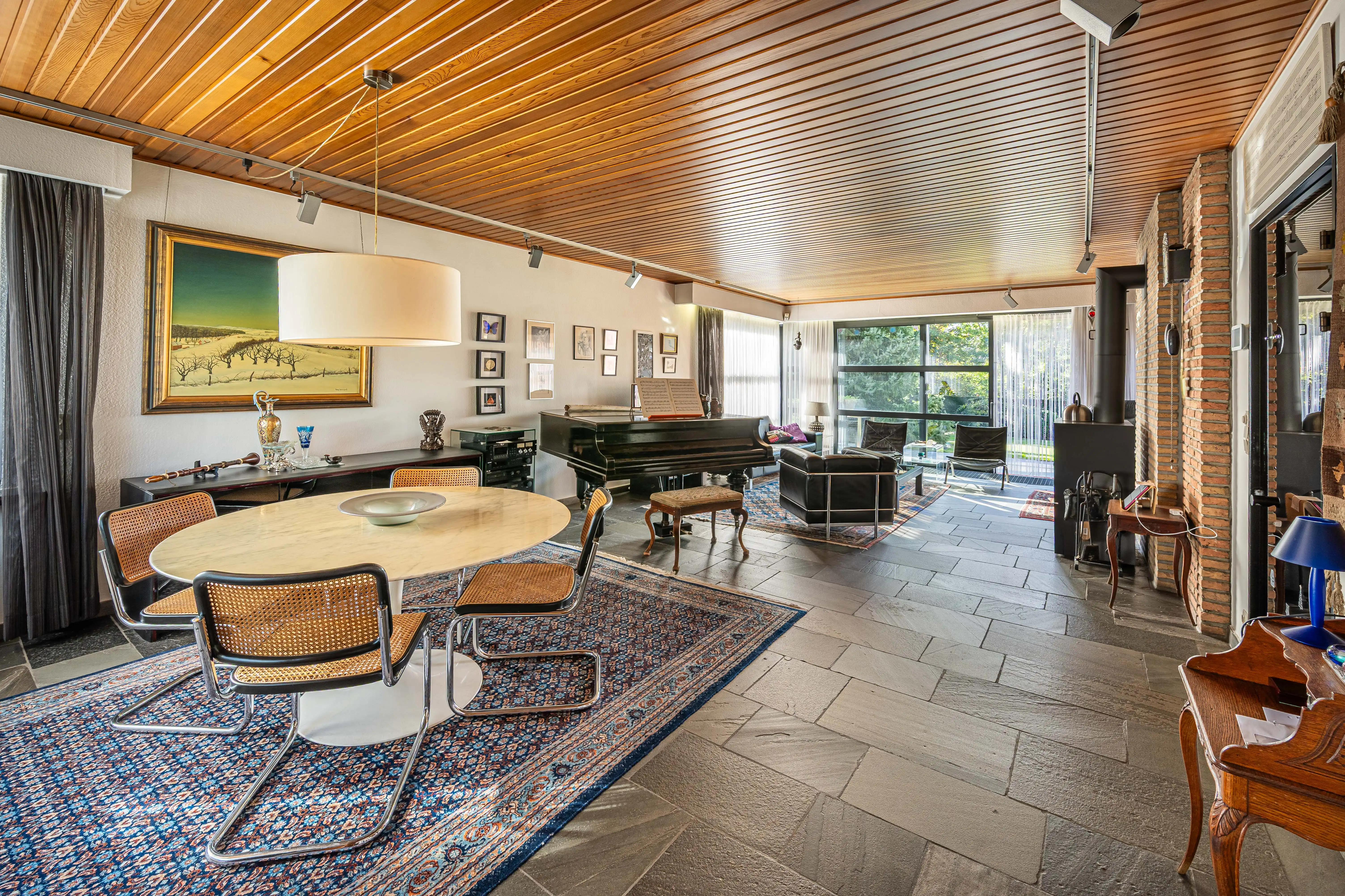 Te moderniseren karaktervolle woning op centrale locatie! foto 2
