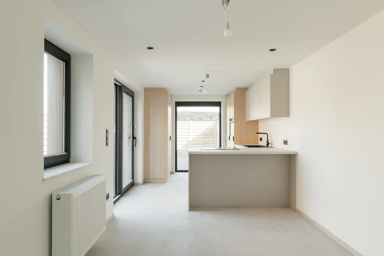 Ruime halfopen woning met 4 slaapkamers, ideaal gelegen aan de Steenweg op Kleine Brogel in Kaulille! foto 8