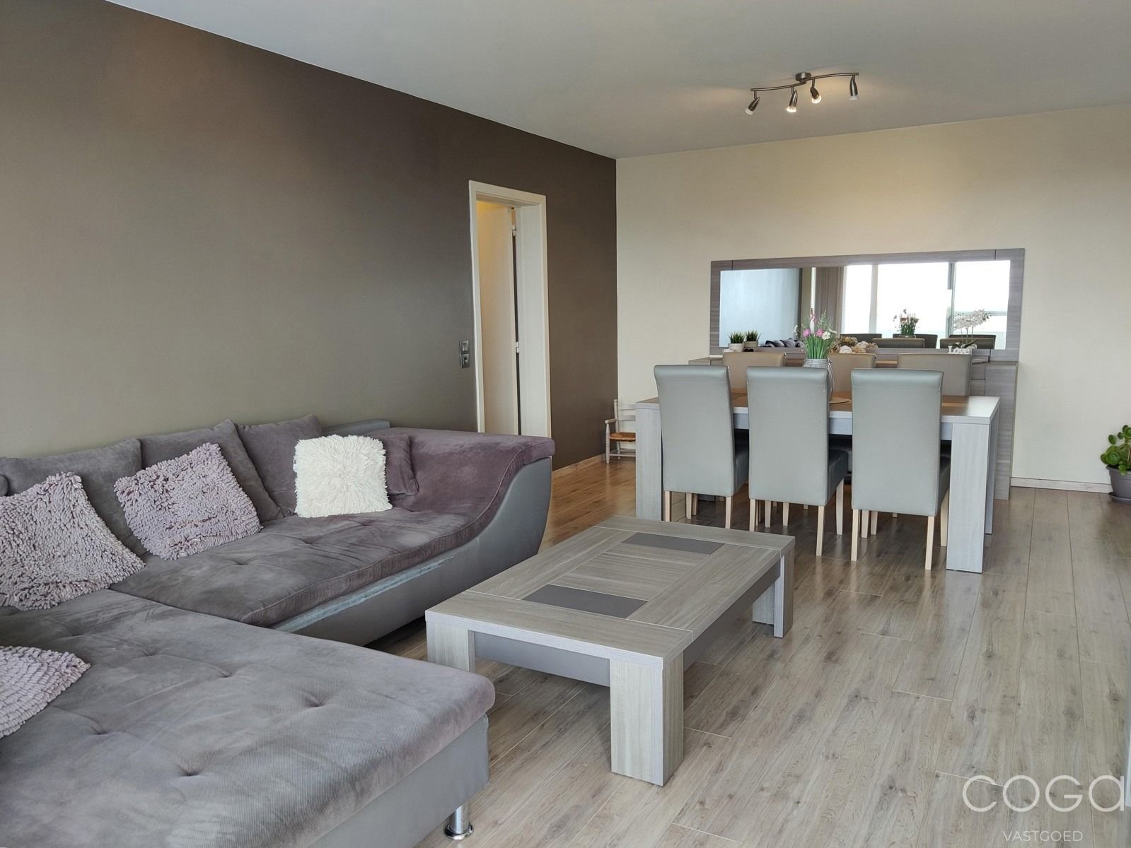 Appartement 2 slpks met zicht op de stad foto 4