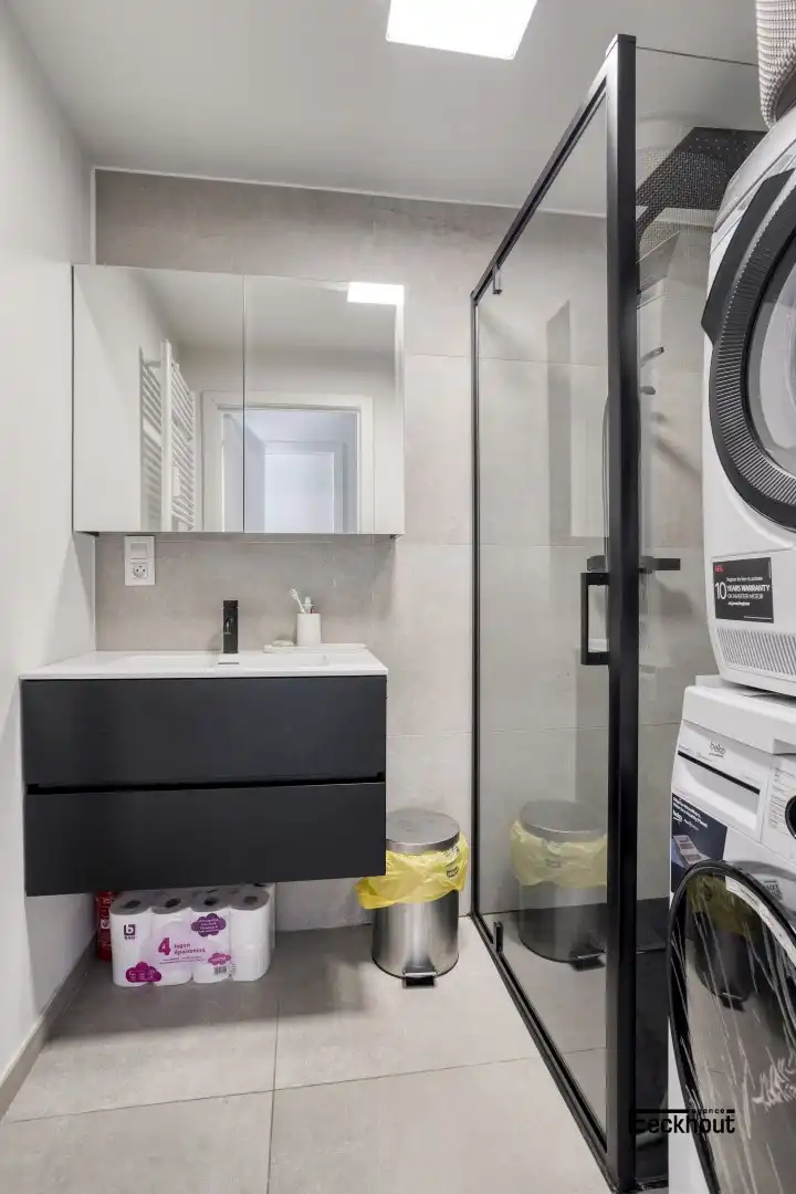 Tot in de puntjes gerenoveerd appartement op rustige locatie in het centrum van Oostende! foto 11