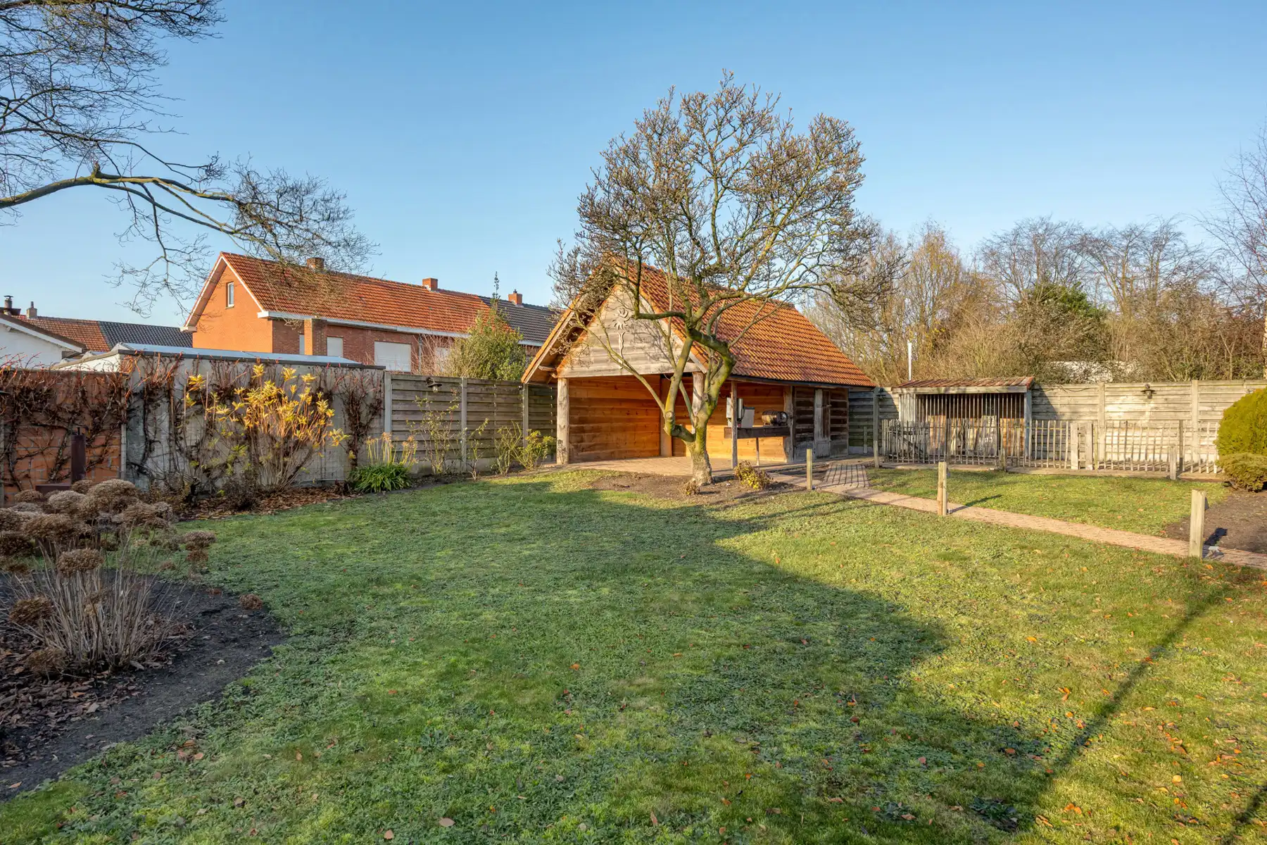 Woning met handelspand (voorheen restaurant) op een perceel van 2.128 m². foto 25