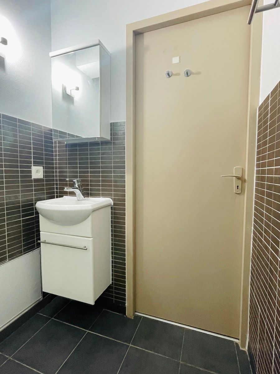 Te huur: 3- slpk appartement op gunstige ligging in Aalst foto 13