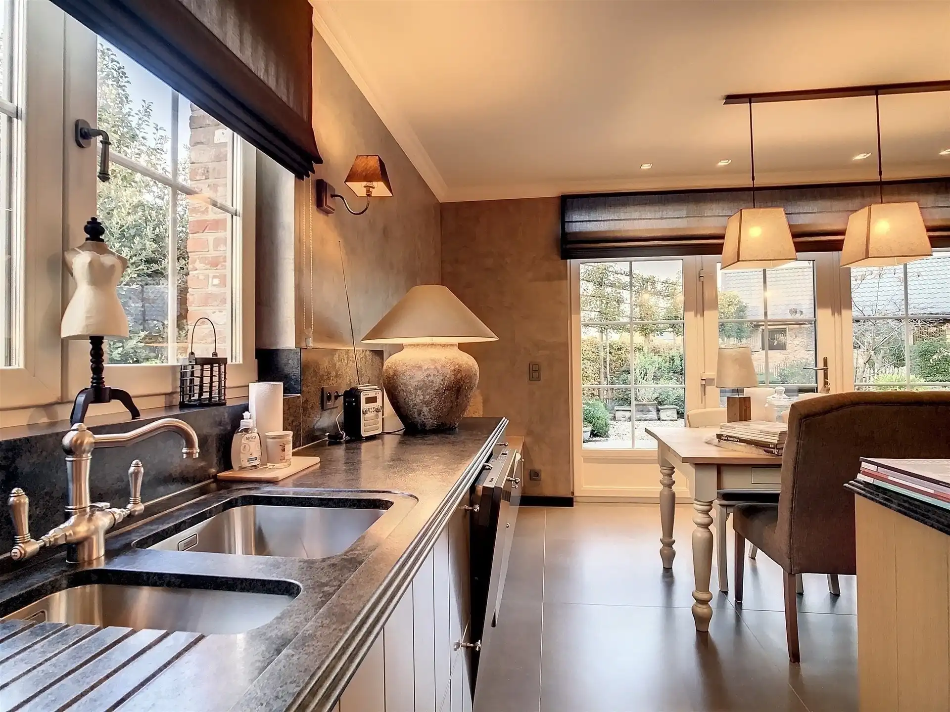 Hoogwaardig afgewerkte pastorijwoning met 6 paardenstallen  op 2563m² (optie extra grond) foto 11