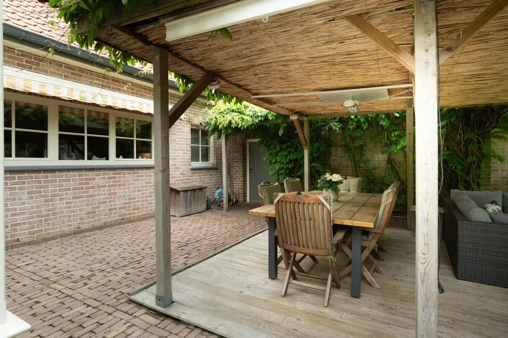 Charmante & sfeervolle, instapklare, energiecorrecte (EPC B) villa-landhuis met 5 slaapkamers, 3 badkamers, bureau én dubbele garage. foto 78