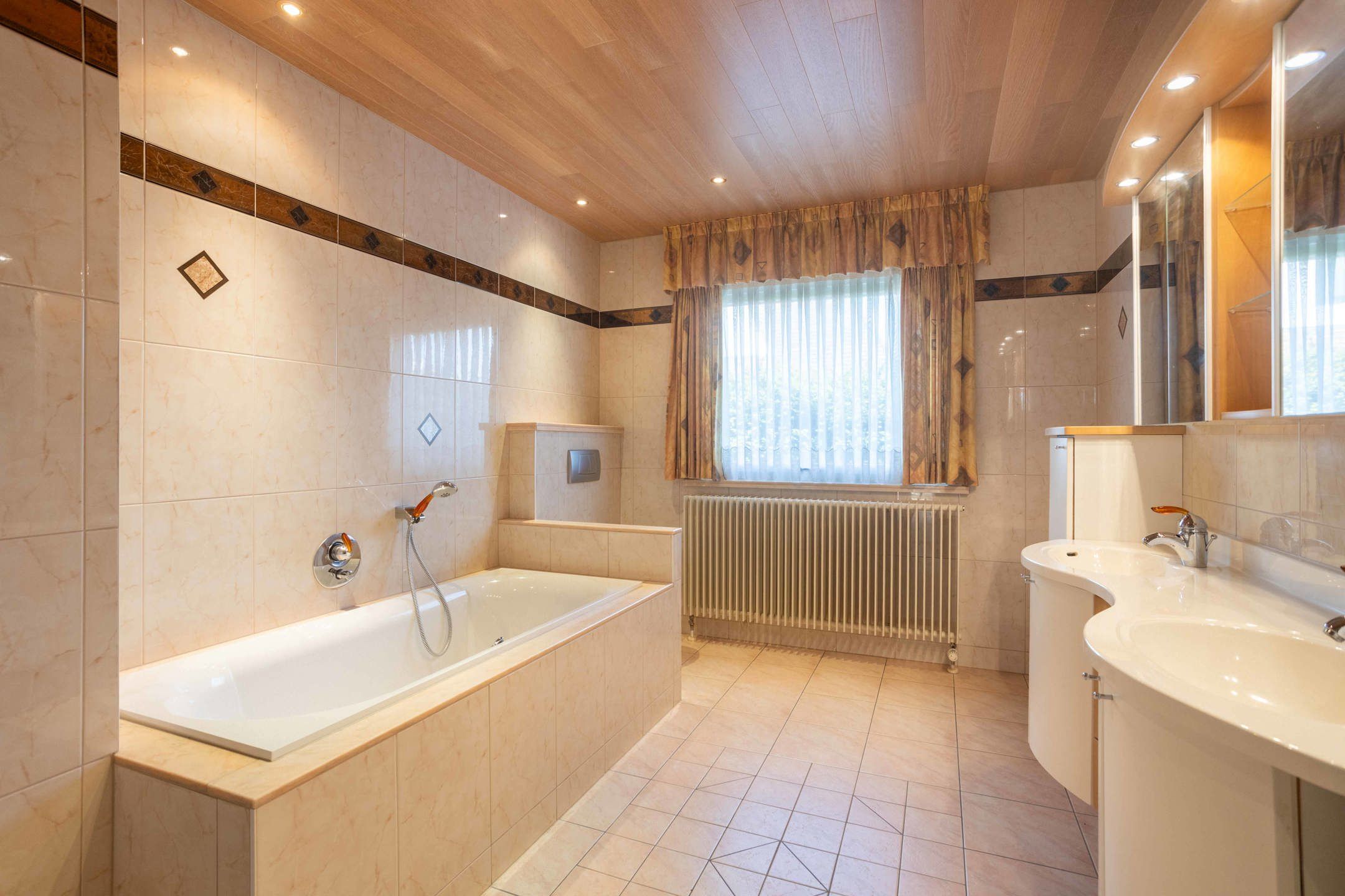 Goed gelegen ruime alleenstaande woning  foto 13