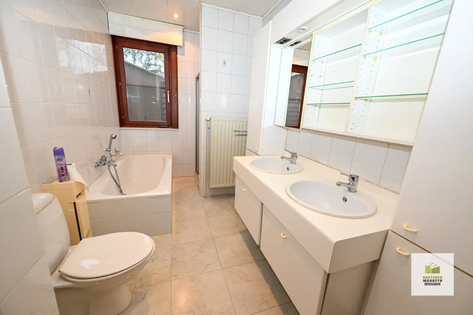 Ruime onderkelderde woning met 4 slpk en garage op rustige ligging in het centrum  foto 16