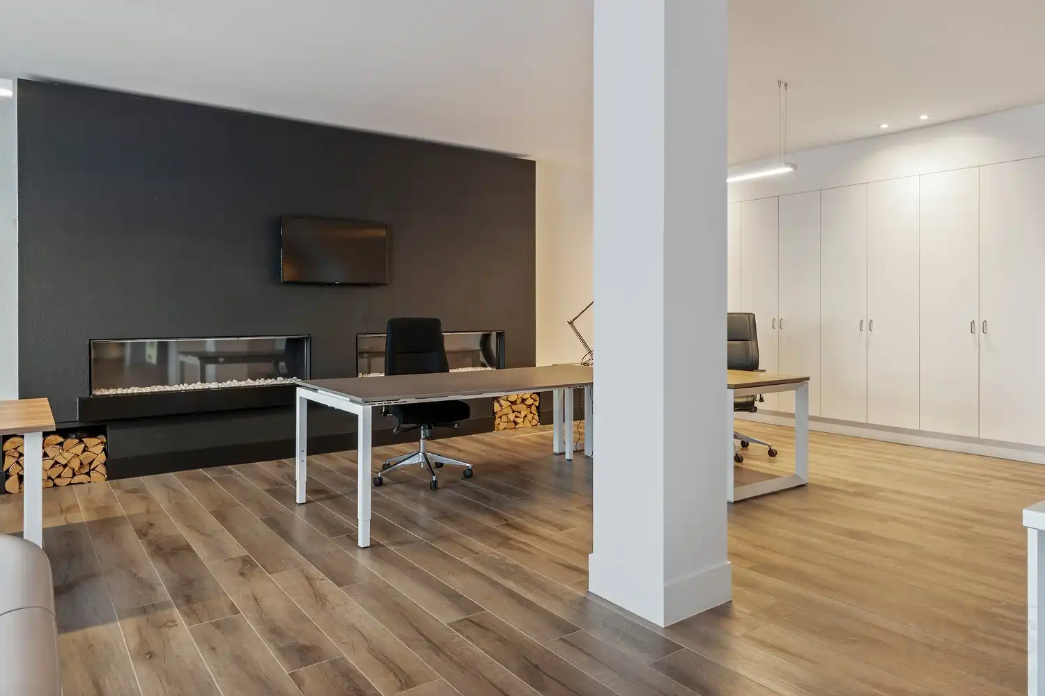 Uiterst gunstig gelegen kantoor met woonst. foto 8