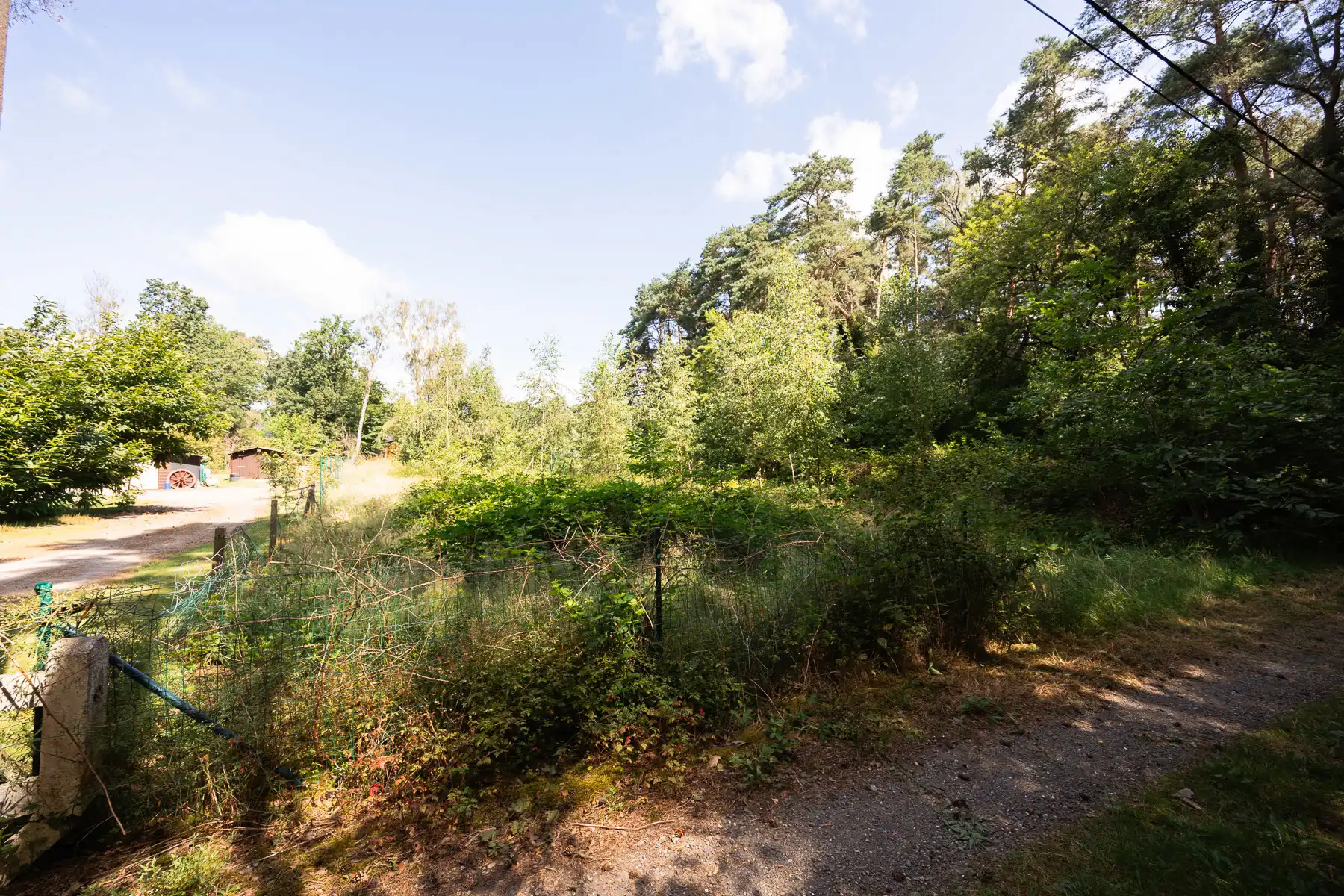 Bungalow op toplocatie met grote loods foto 25