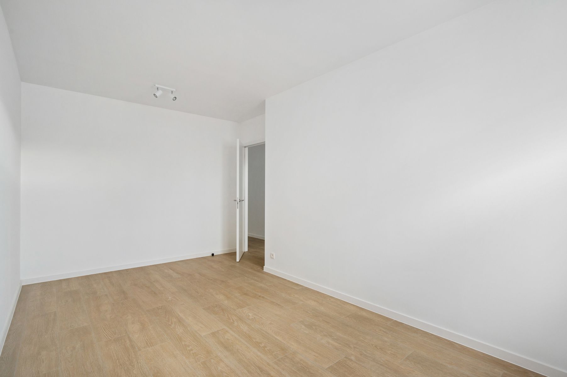 Nieuwbouw gelijkvloers appartement met staanplaats en kelder foto 10