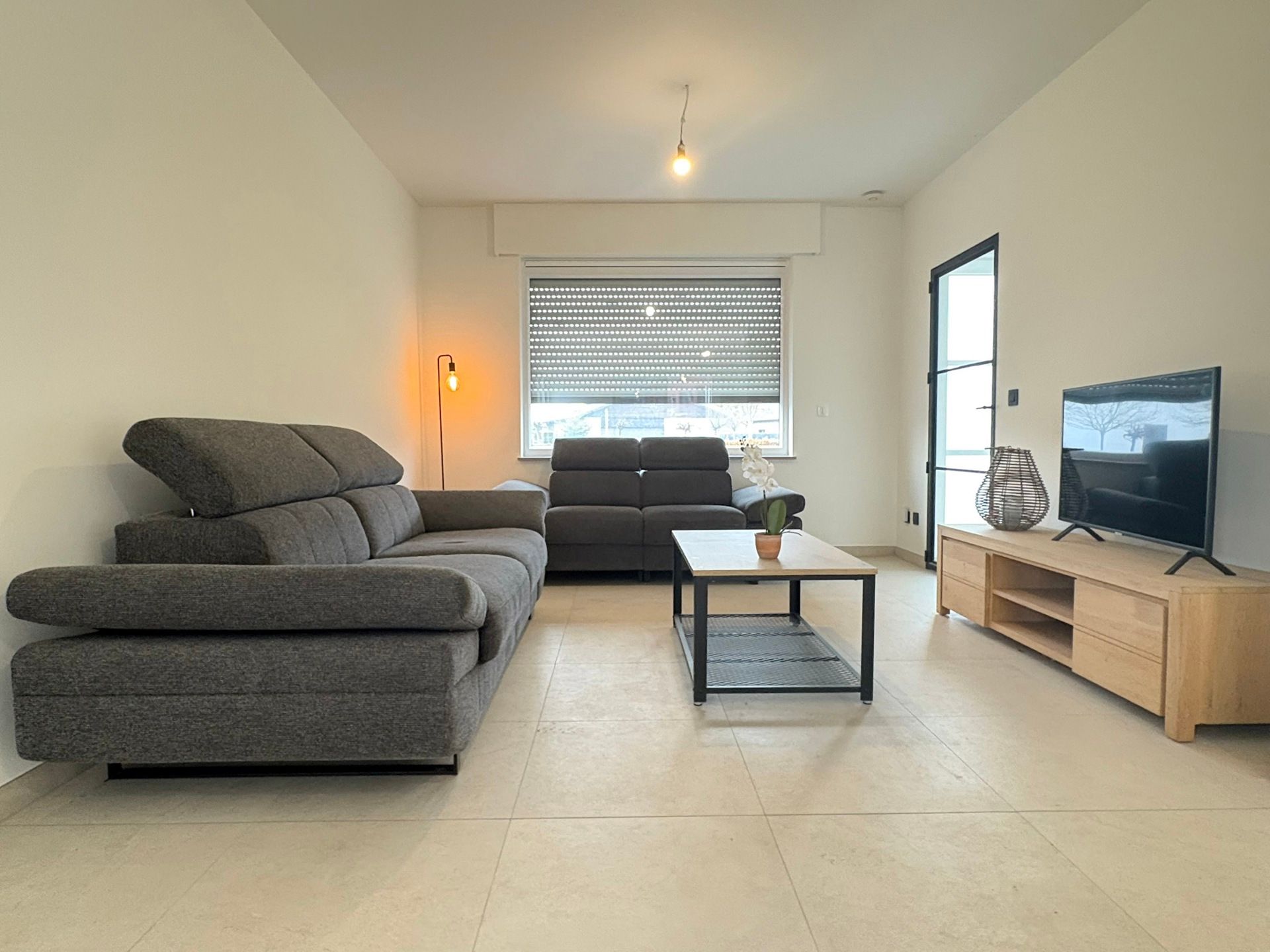 Volledig gerenoveerde gezinswoning met tuin en carport  foto 2