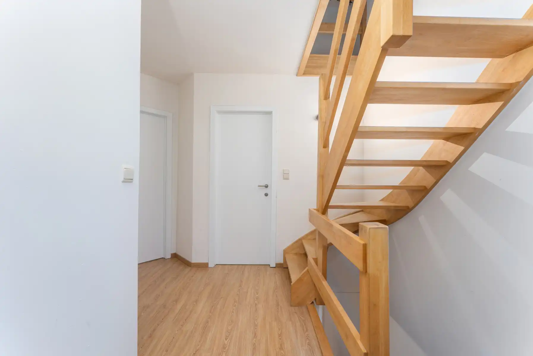 Instapklare woning  met 4 slpk, garage en stadstuin foto 13