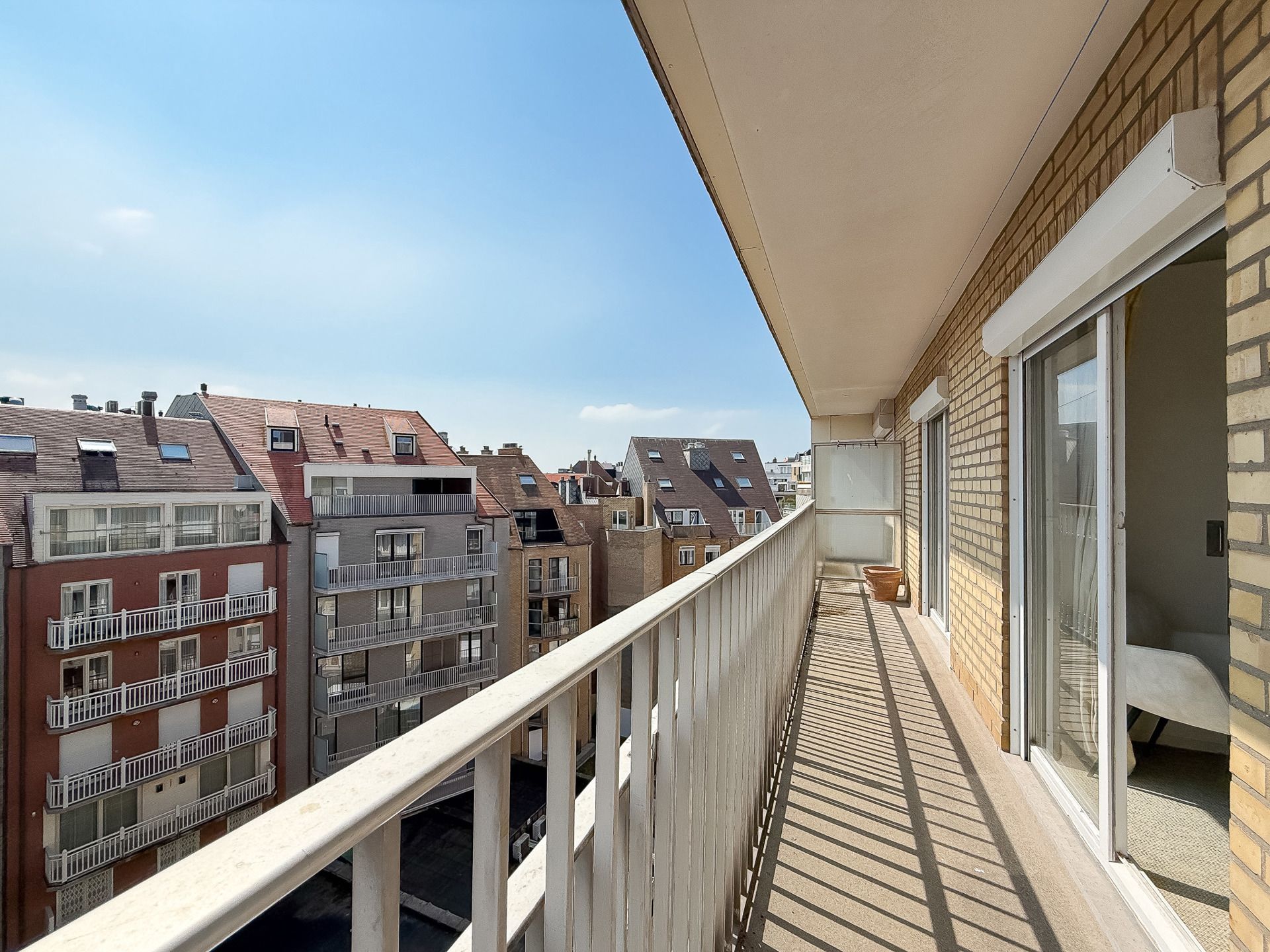 Appartement met frontaal zeezicht op de Zeedijk in het Zoute foto 19