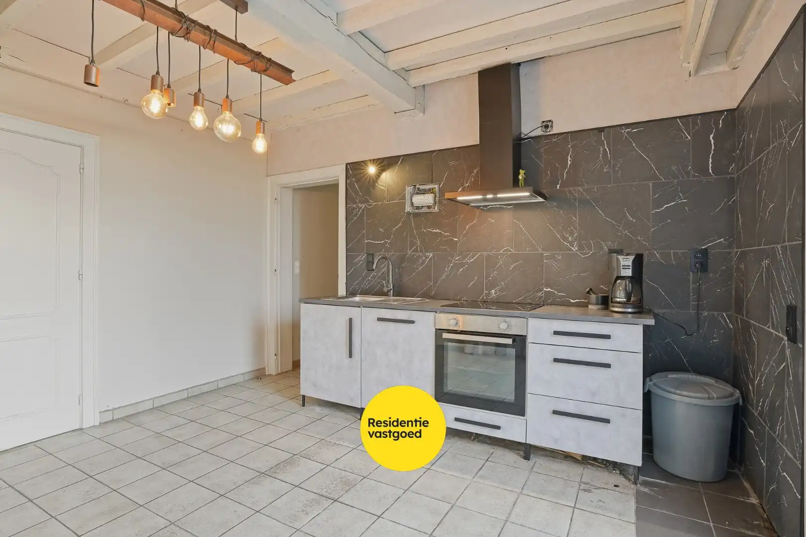 Ruime hoekwoning in het centrum van Eernegem foto 6