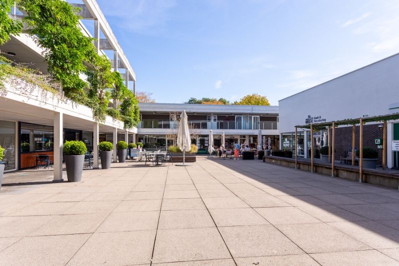 Prachtig handelspand met 2 grote etalages, gratis parking! Toplocatie Patio Donk! foto 17