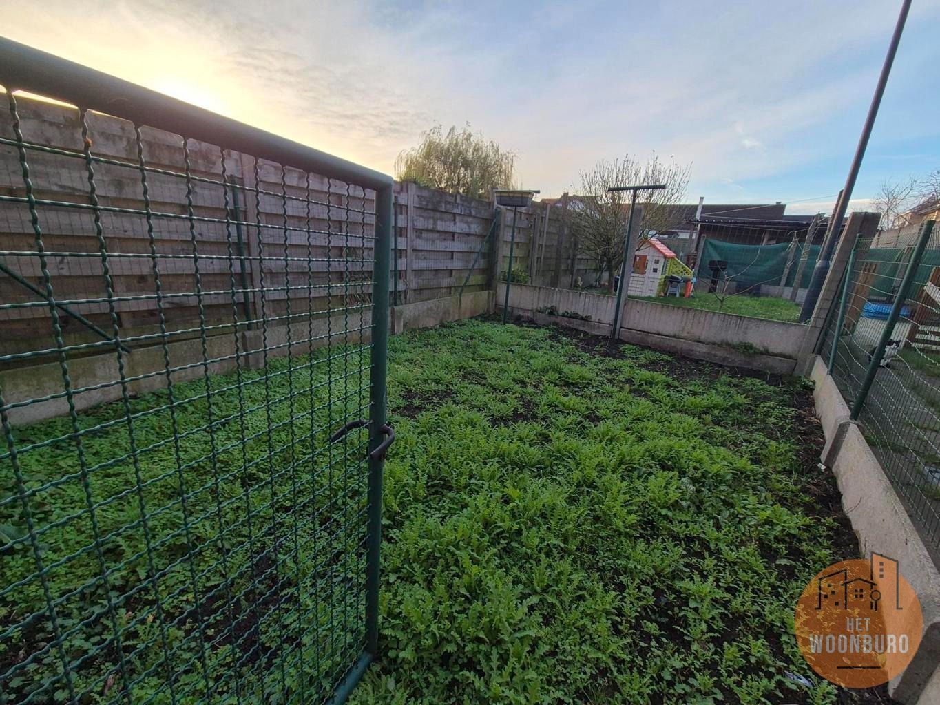 Handelsgelijkvloers  met polyvalente ruimte en bureel foto 10