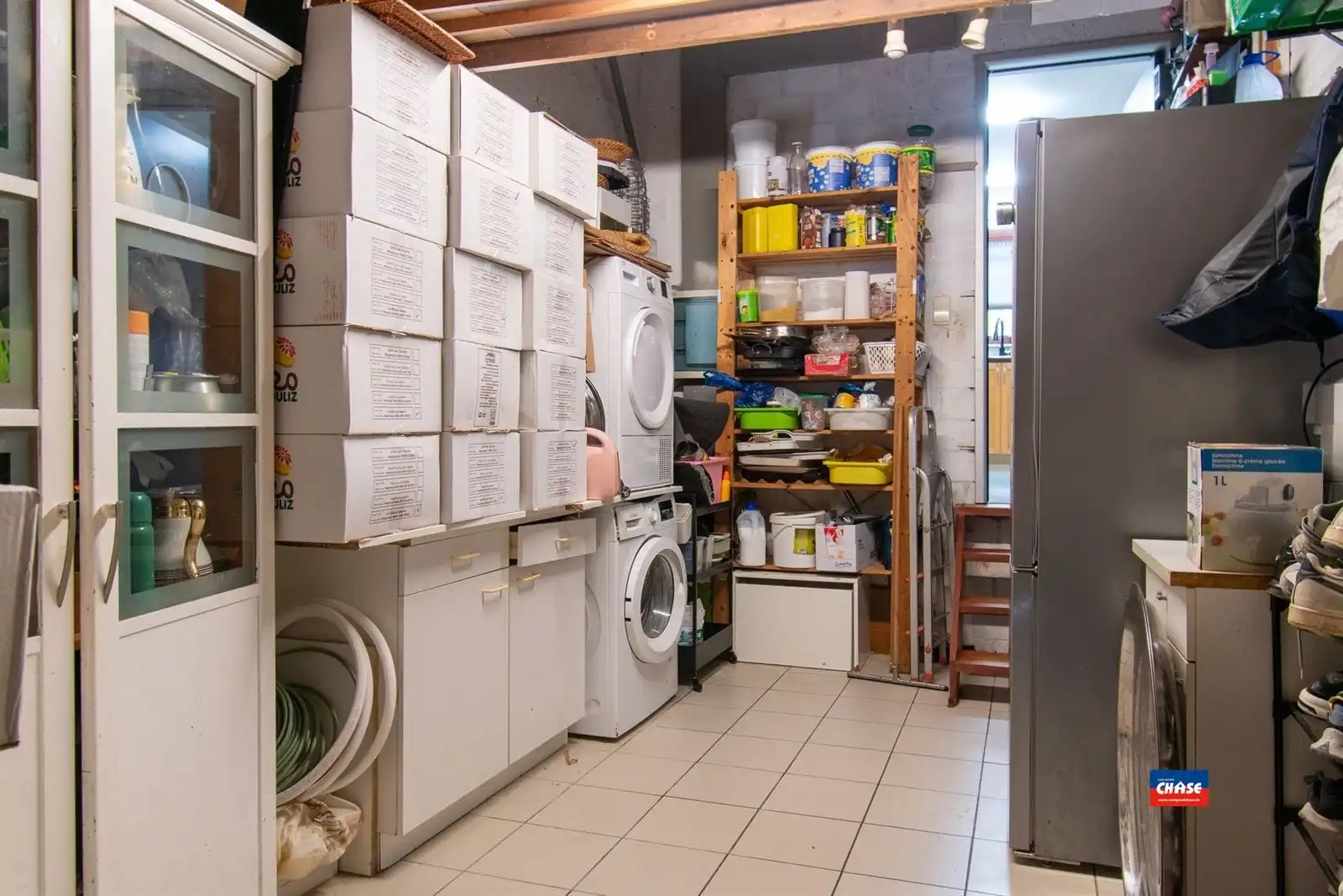 HOB met vier slaapkamers, tuin en garage foto 8