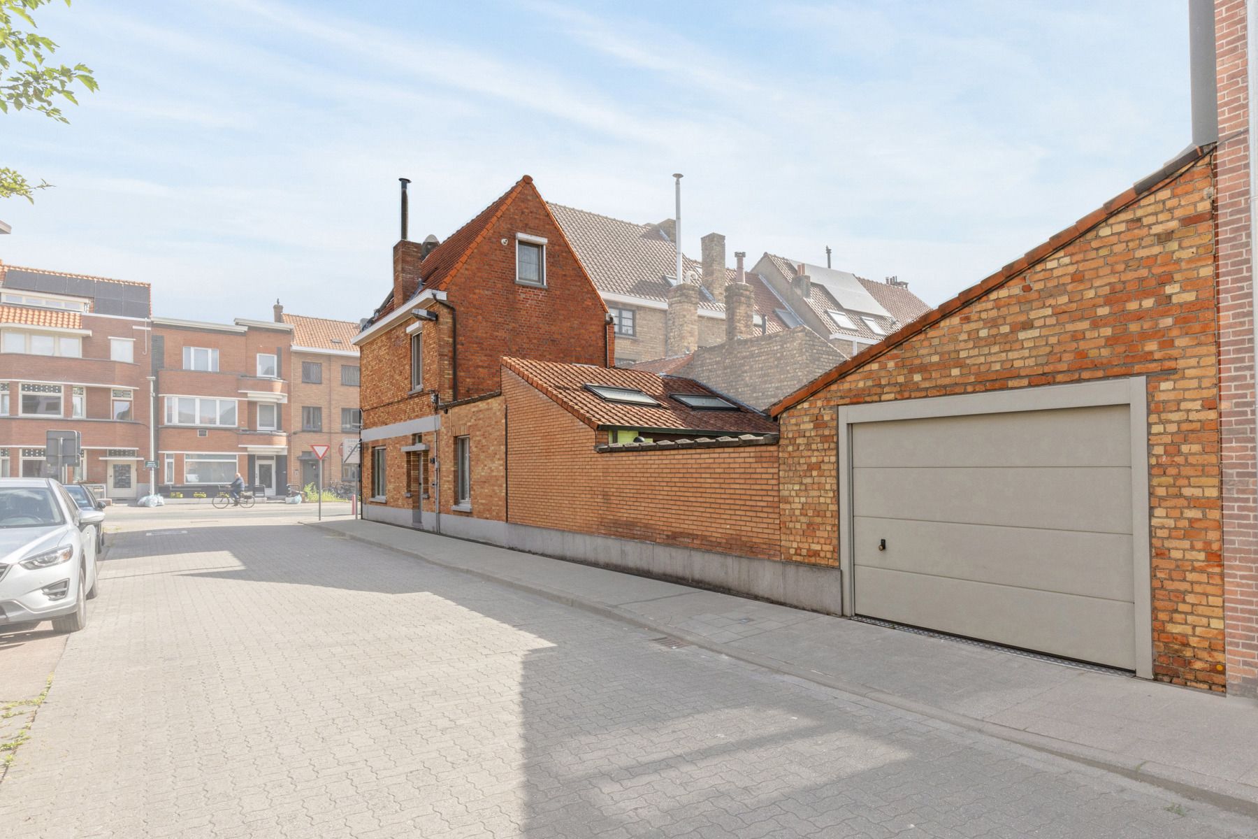 Karaktervolle woning met koer en garage in hartje Assebroek! foto 15
