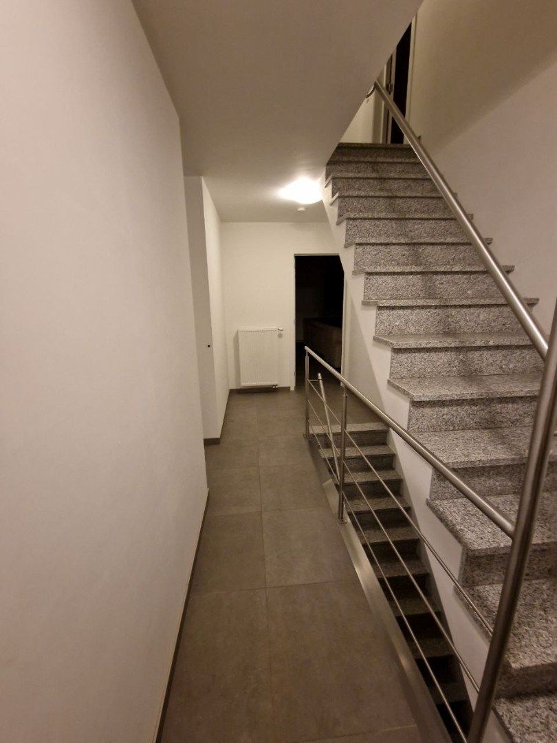 Ruime bel-étage woning met terras, garage en 3 slaapkamers in Lokeren foto 11