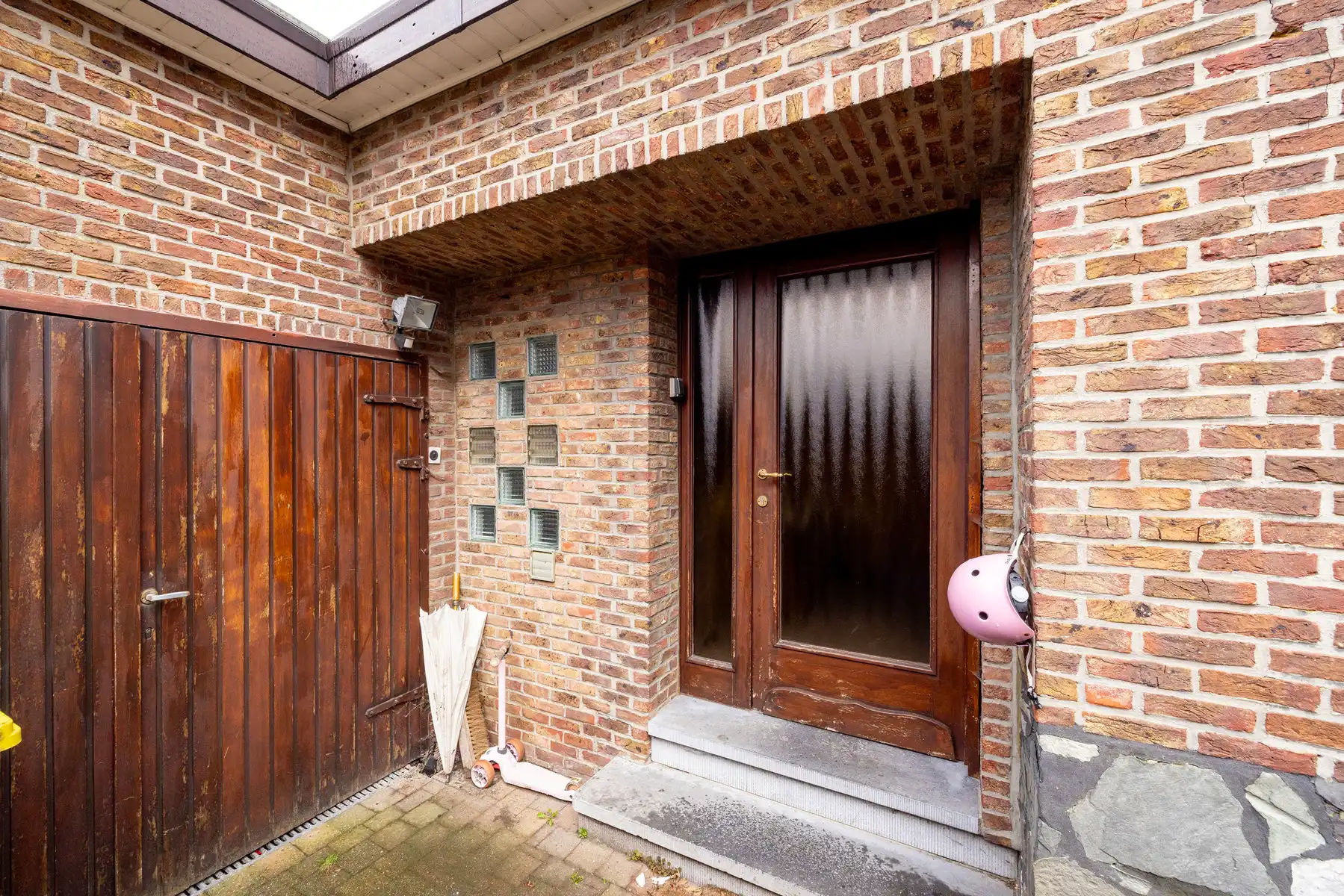 HOB met 3/4 slpk, voor- en zijdeur, garage en tuin op 702m² foto 10